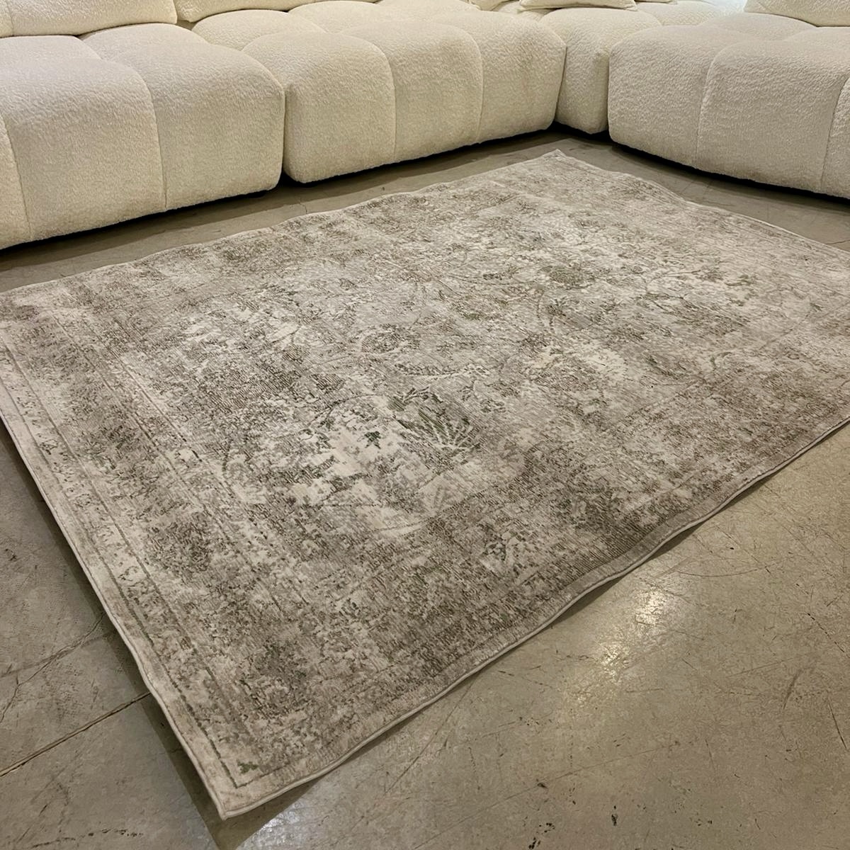 שטיח מרוקאי אפור עיטורים עם מסגרת דגם גבי שטיח מרוקאי אפור עיטורים עם מסגרת דגם גבי