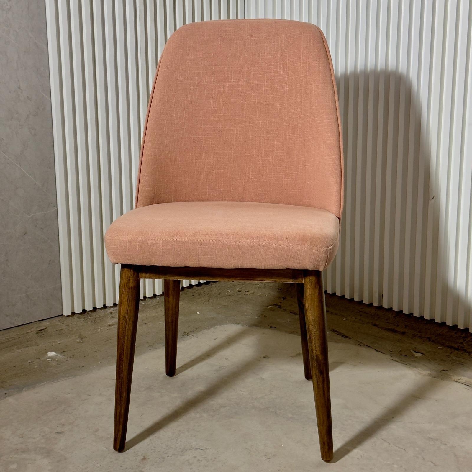 כיסא פינת אוכל מעוצב אפרסק רגלי עץ דגם שמרת