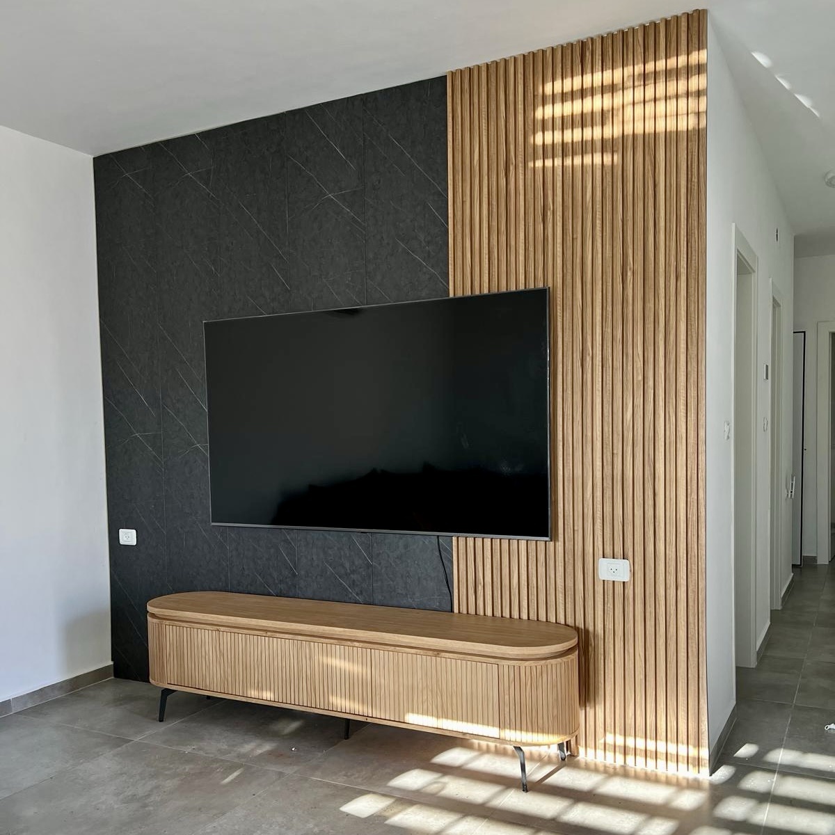 חיפוי קיר דמוי שיש שחור פולימרי חיפוי קיר דמוי שיש שחור פולימרי