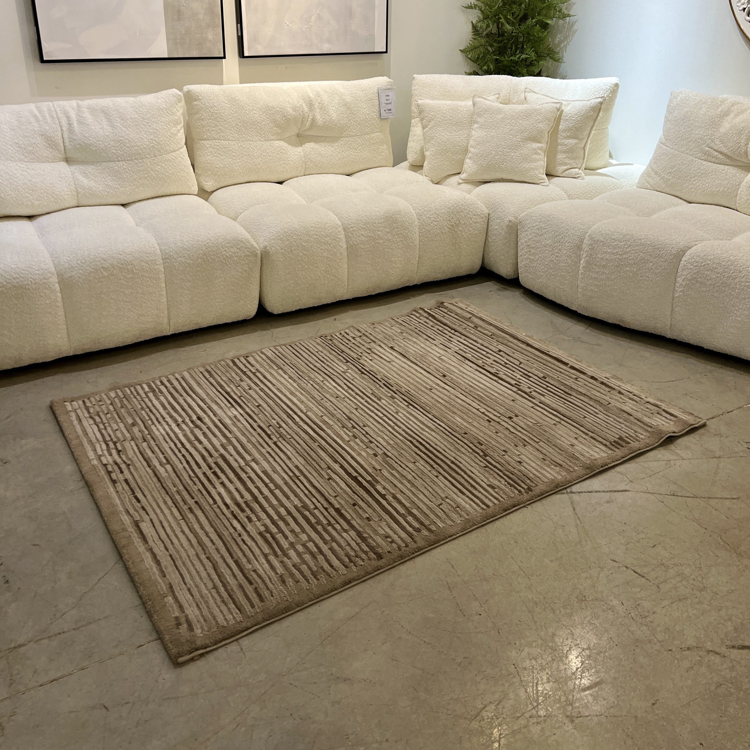 שטיח פסים חום עם מסגרת דגם סנסה שטיח פסים חום עם מסגרת דגם סנסה