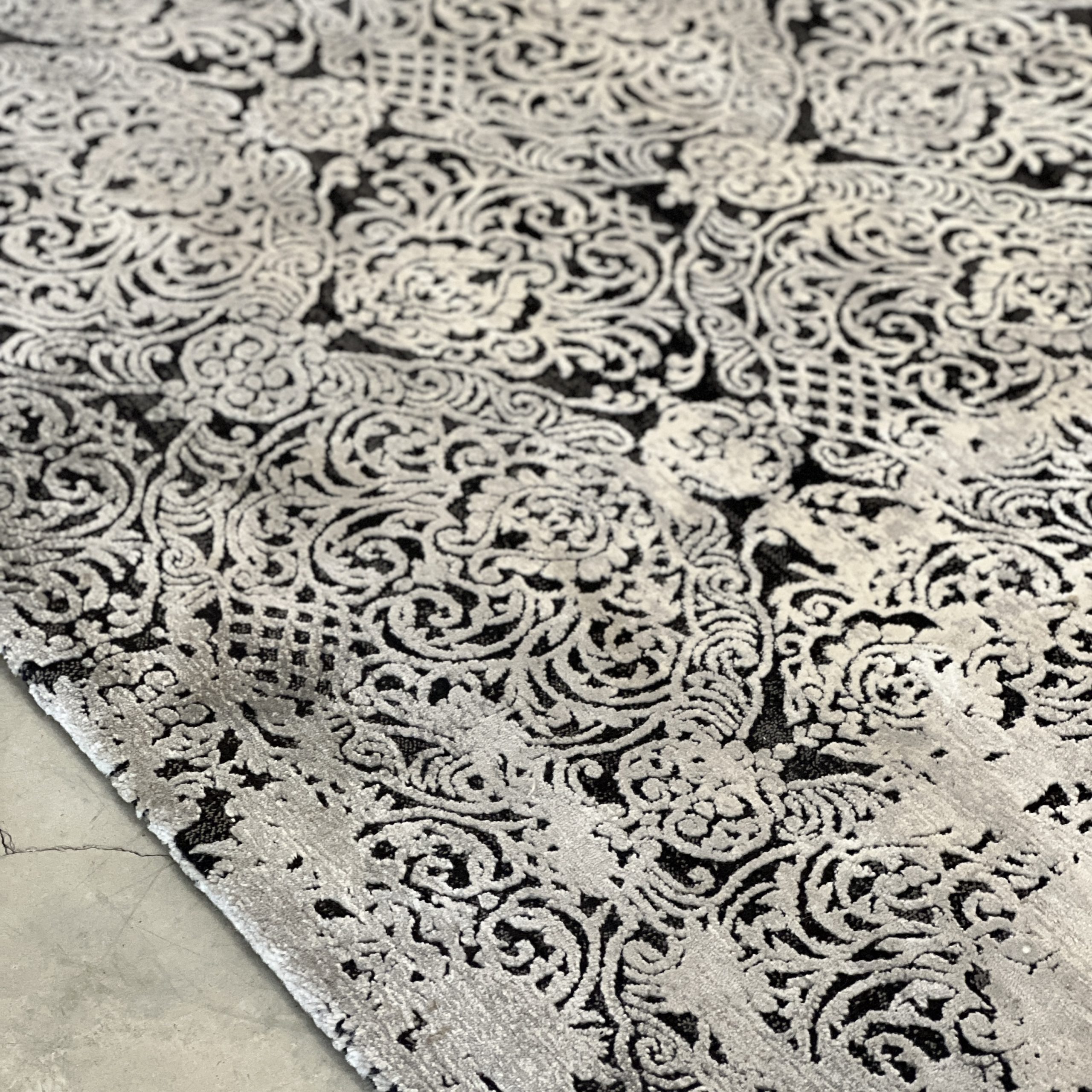 שטיח מרוקאי בסגנון וינטז אפור בהיר ושחור דגם סנסה שטיח מרוקאי בסגנון וינטז אפור בהיר ושחור דגם סנסה