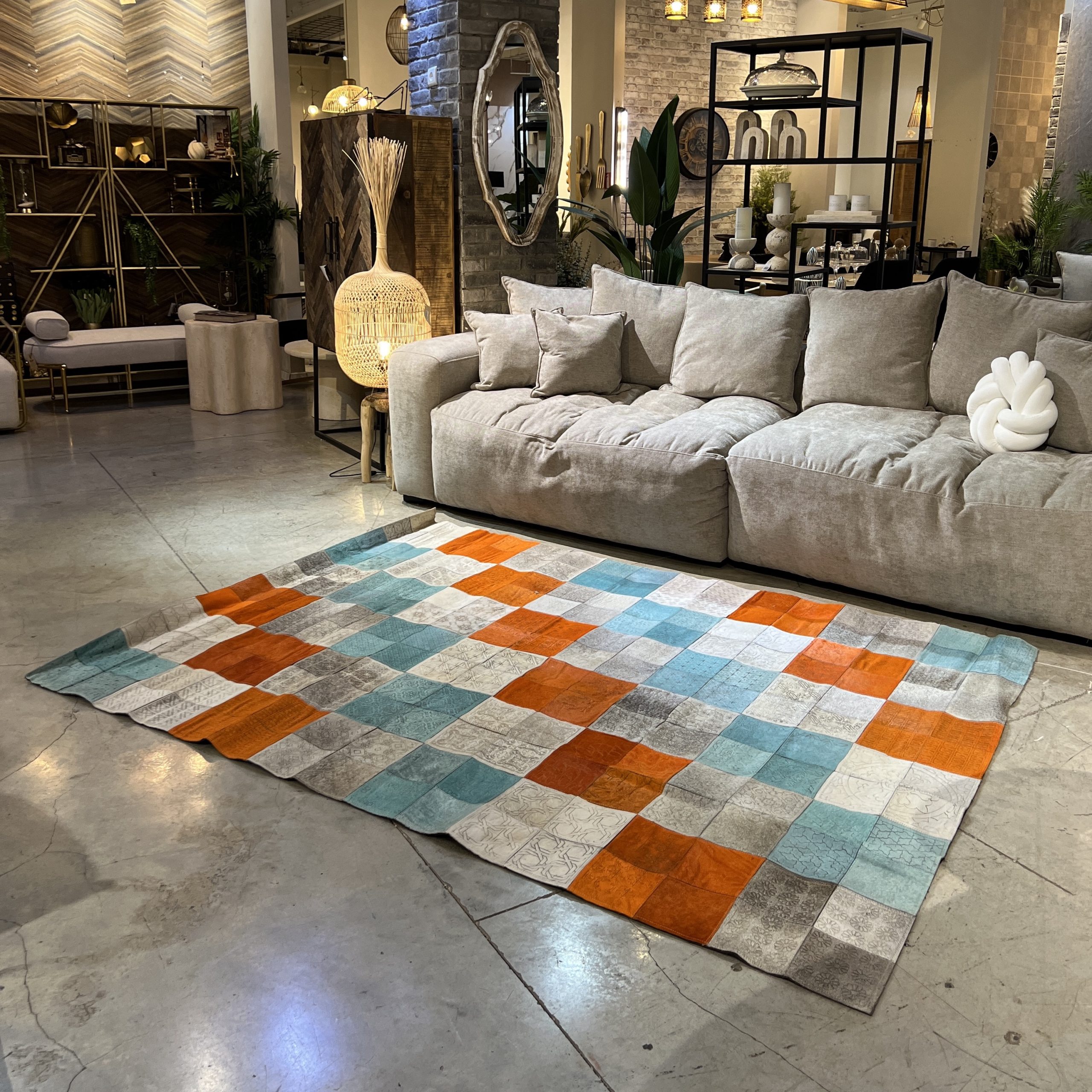 שטיח עור וינטג׳ עבודת יד קוביות צבעוני שטיח עור וינטג׳ עבודת יד קוביות צבעוני