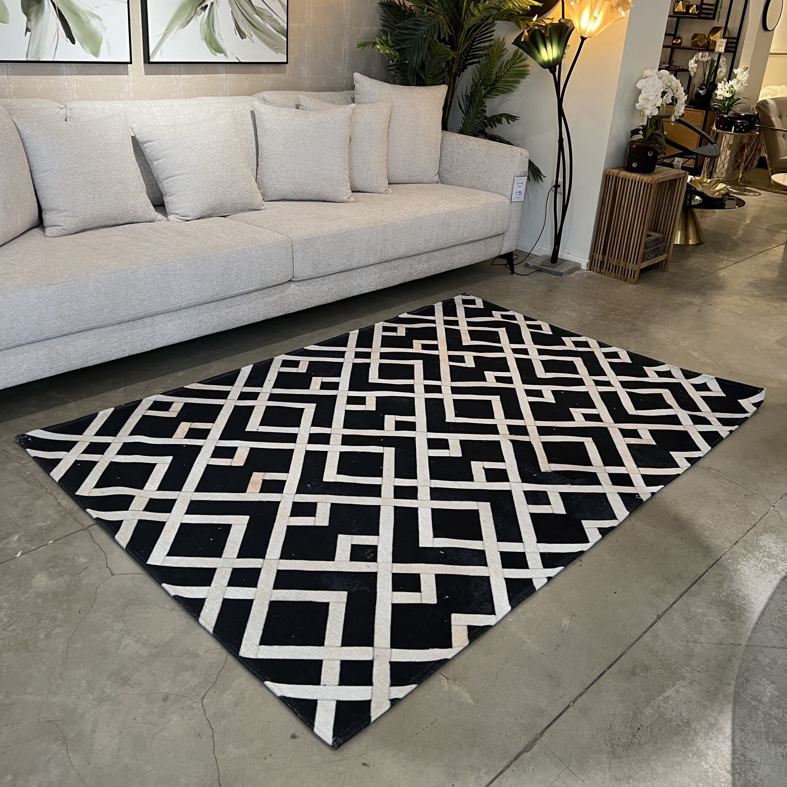 שטיח זיגזג שחור לבן דגם גורן שטיח זיגזג שחור לבן דגם גורן