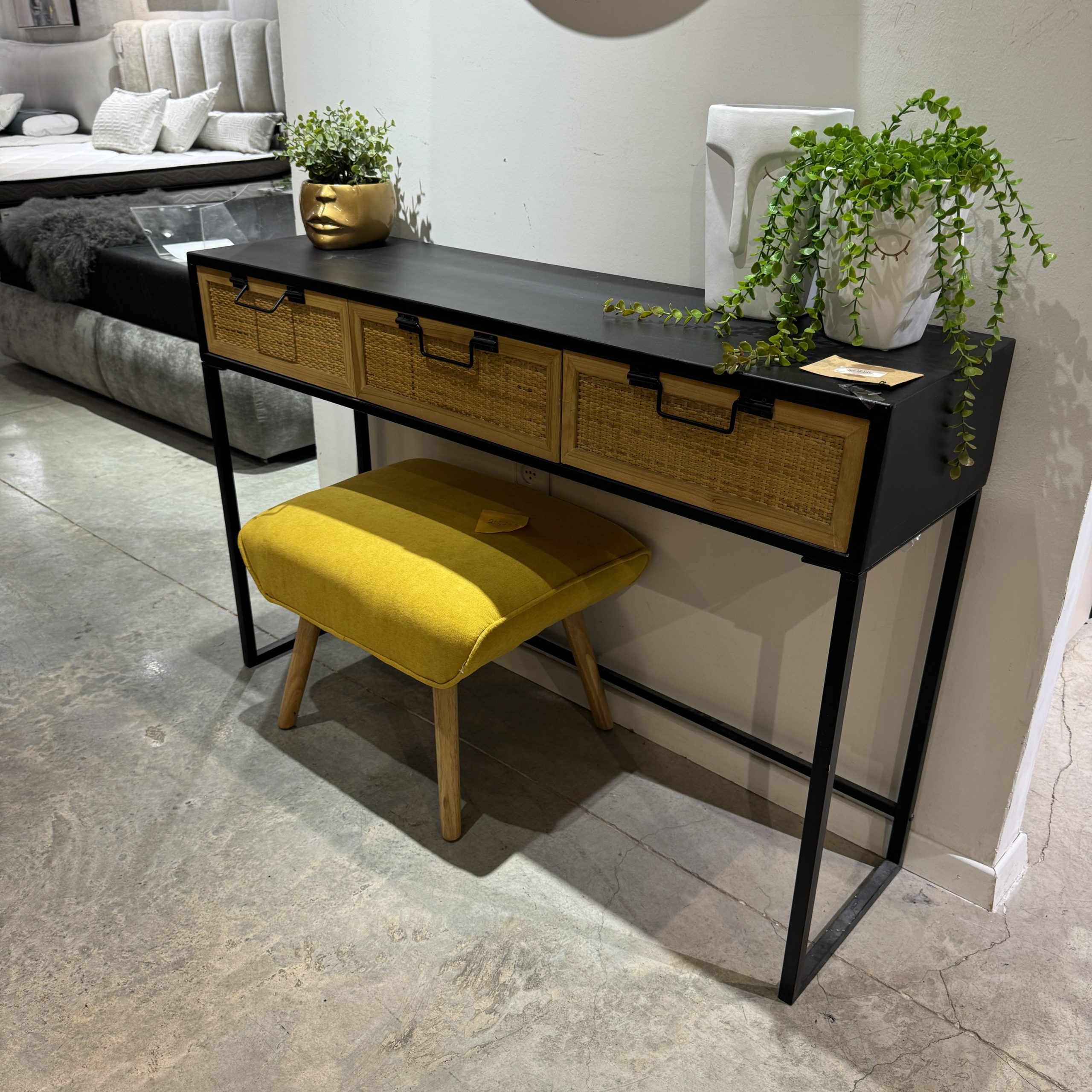 קונסולה 3 מגירות ראטן עץ מעטפת שחורה