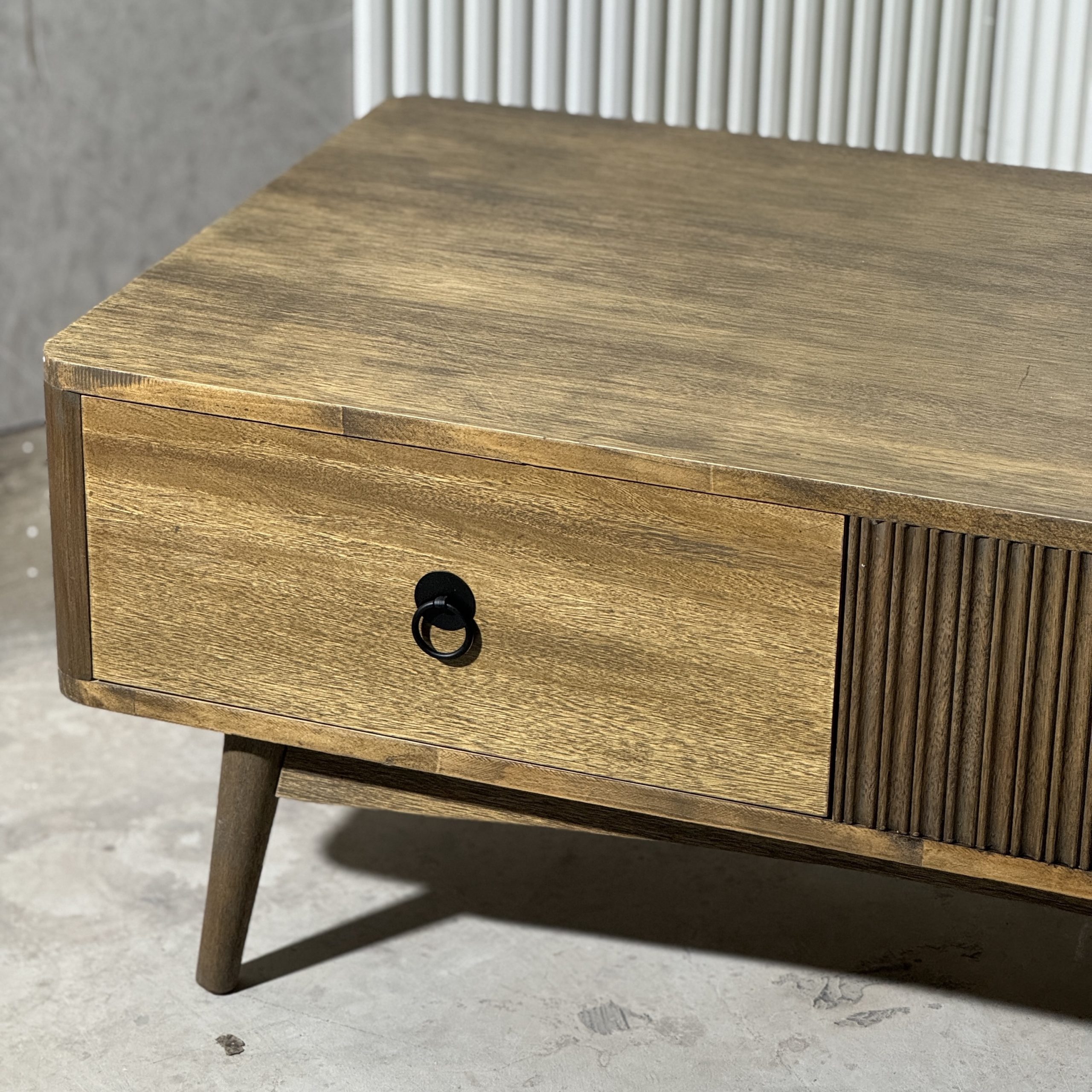 שולחן סלון עץ מלא מלבני דגם ניל שולחן סלון עץ מלא מלבני דגם ניל