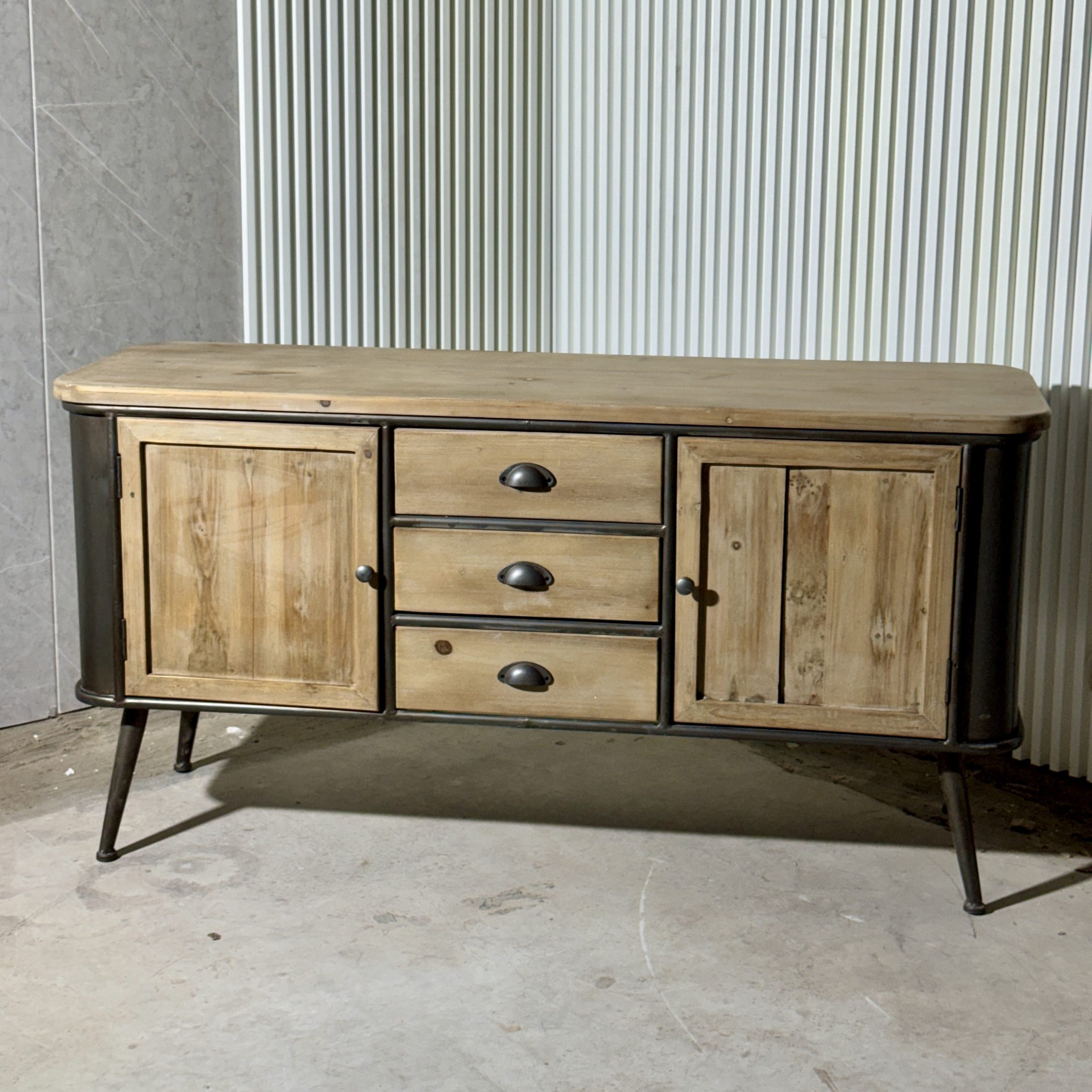 קומודה עץ מלא וברזל דגם מיגל