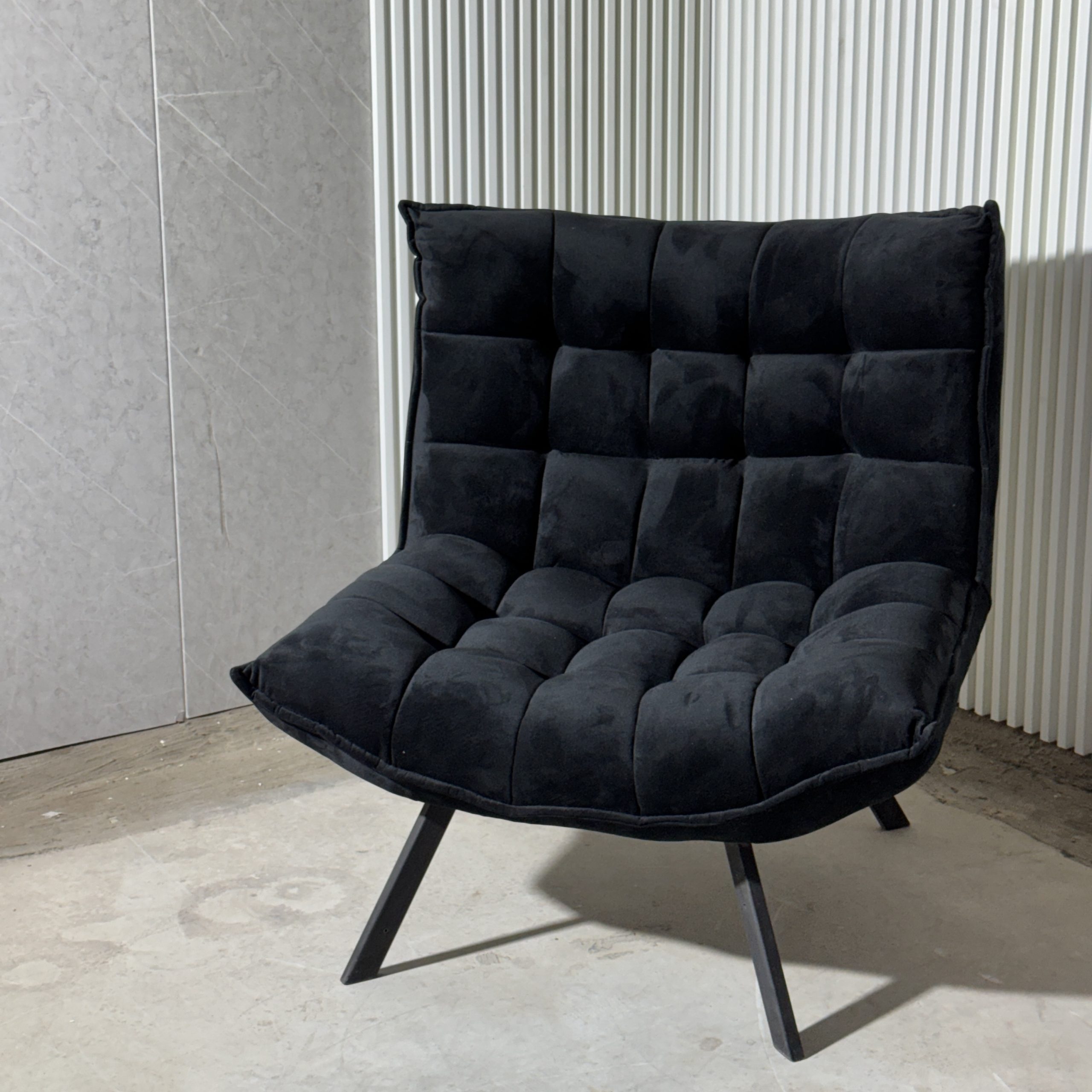 כורסא מעוצבת קוביות בד קטיפה שחור דגם מאיה כורסא מעוצבת קוביות בד קטיפה שחור דגם מאיה