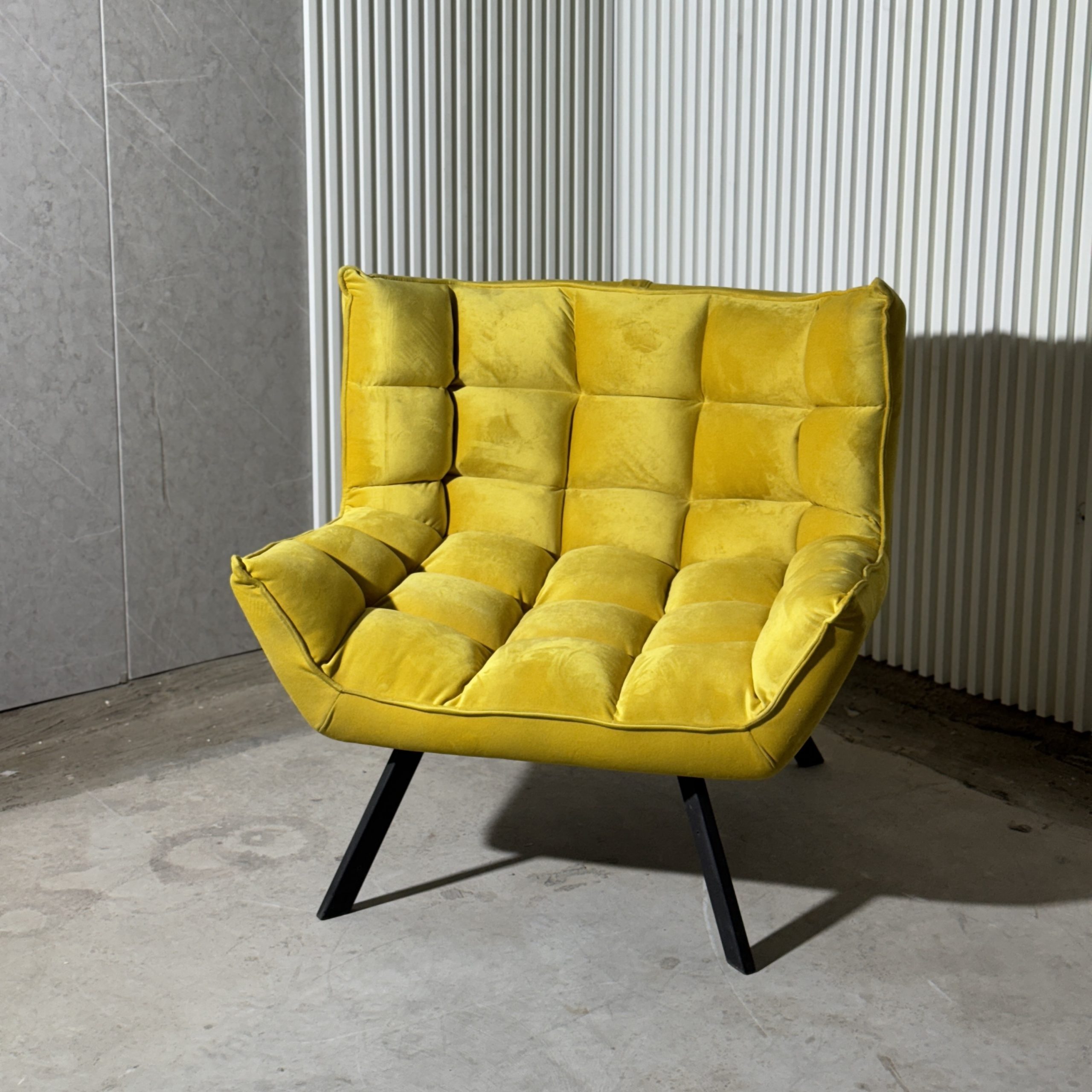 כורסא דגם קוביות בד קטיפה צהוב כורסא דגם קוביות בד קטיפה צהוב