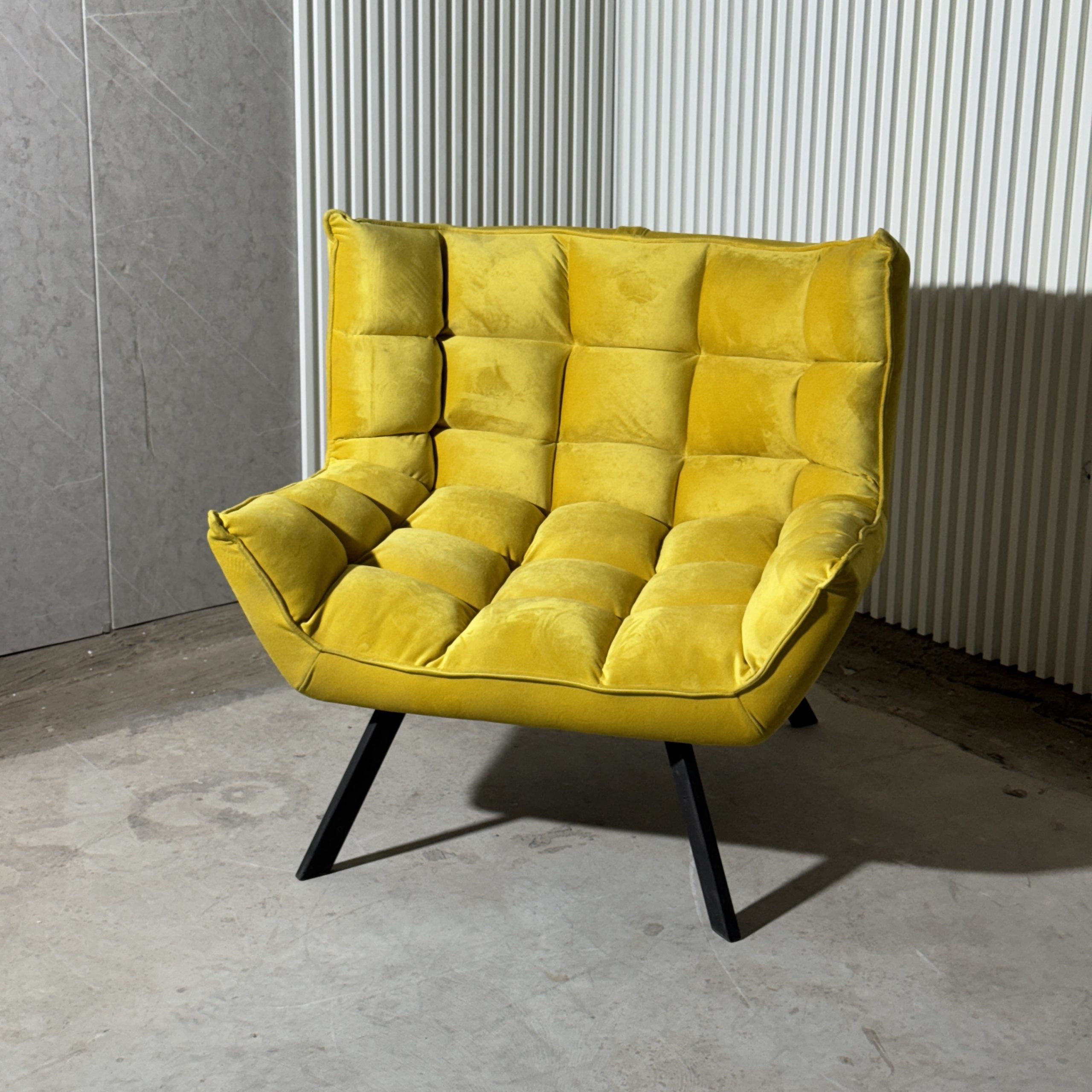 כורסא דגם קוביות בד קטיפה צהוב כורסא דגם קוביות בד קטיפה צהוב