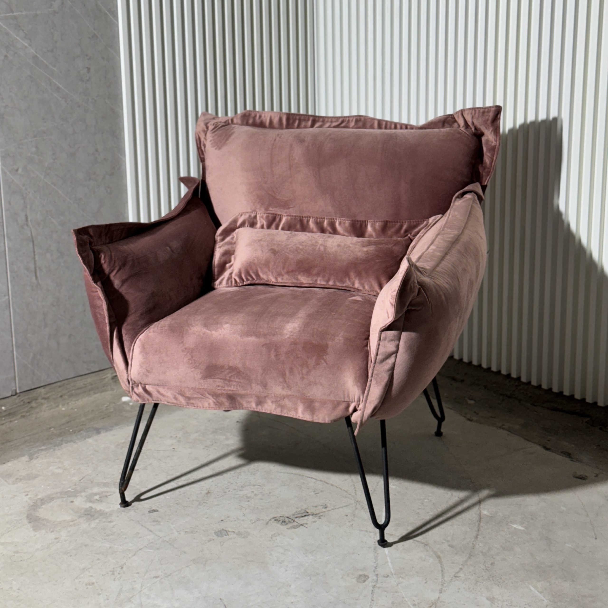 כורסא דגם דאצה בד קטיפה ורוד