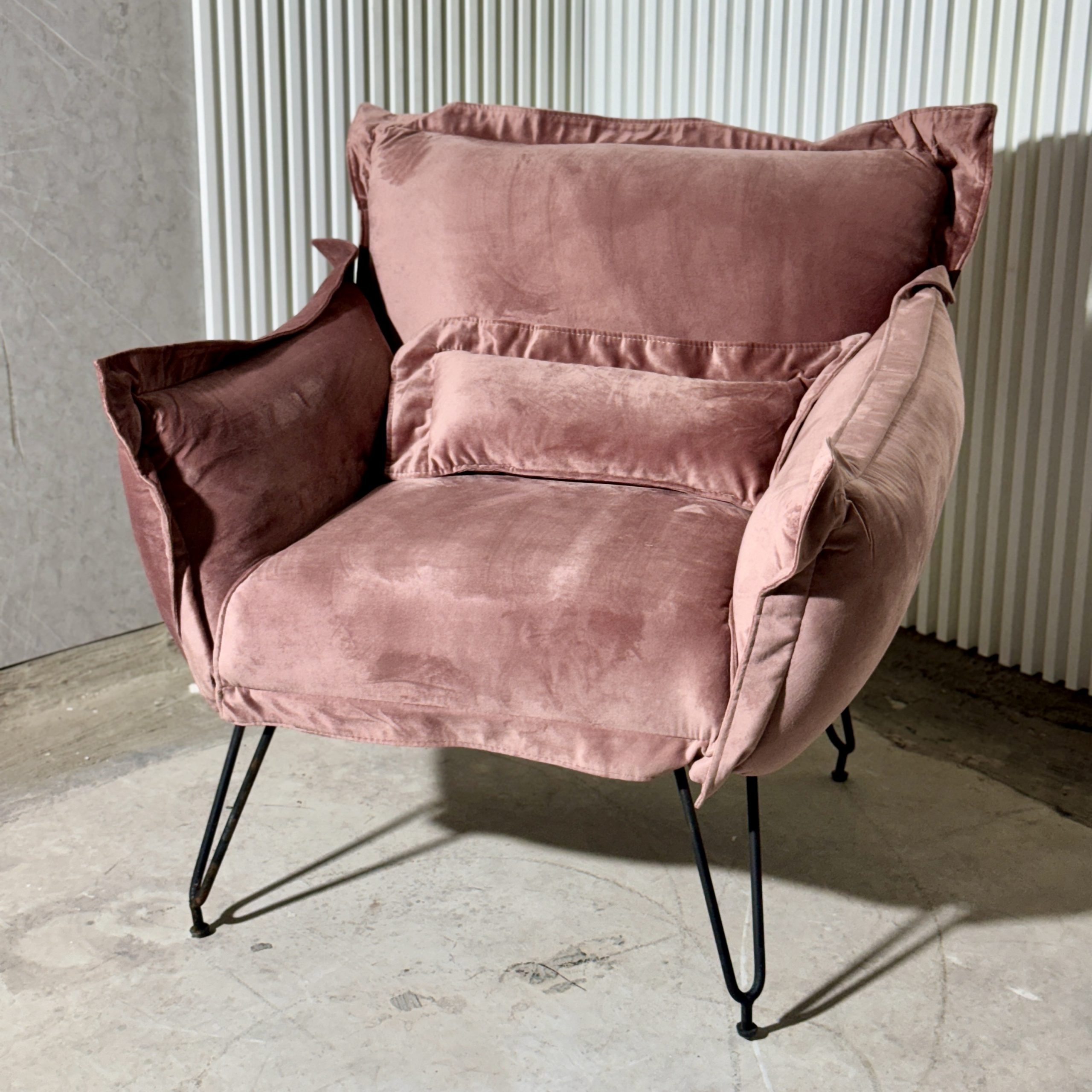 כורסא דגם דאצה בד קטיפה ורוד