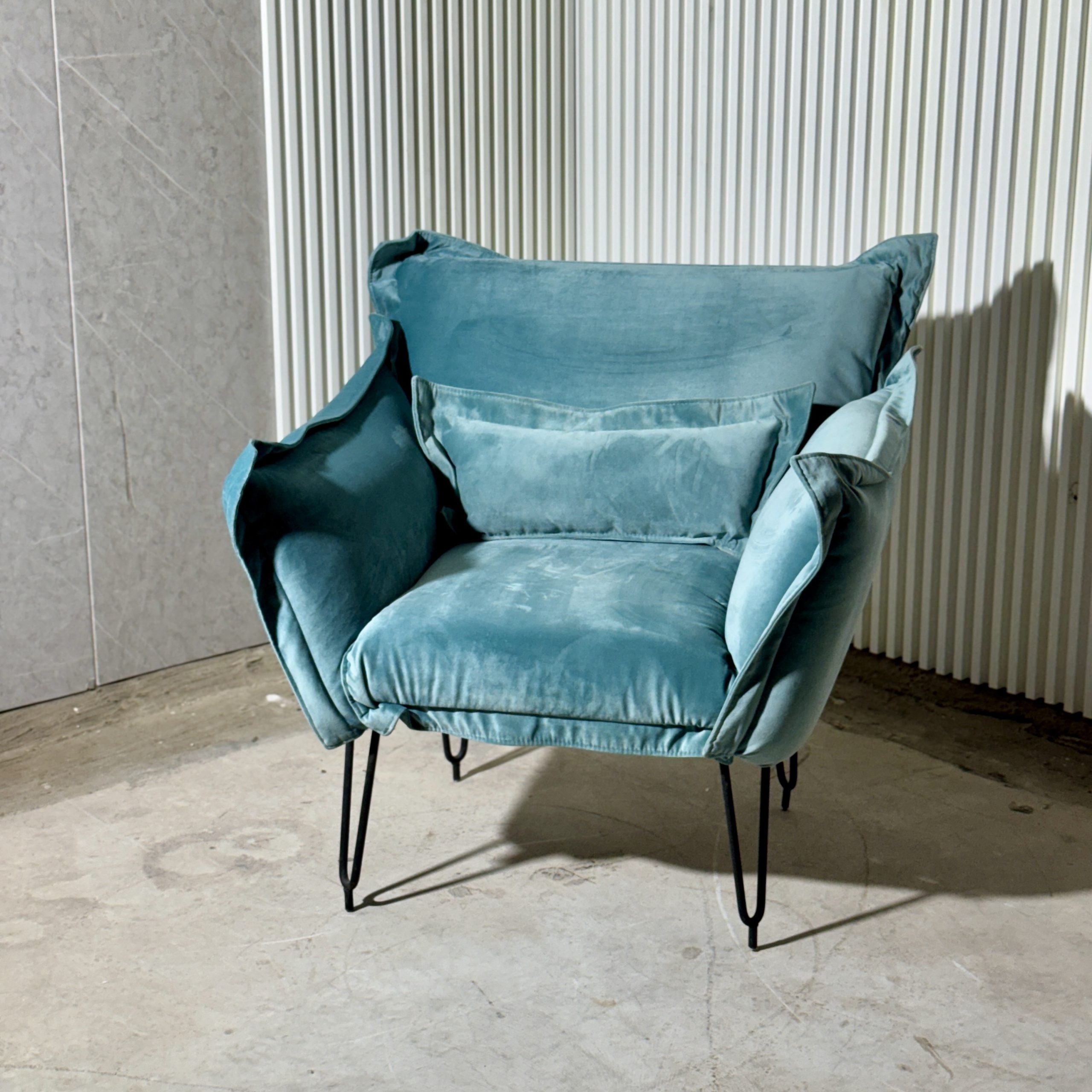 כורסא דגם דאצה בד קטיפה תכלת