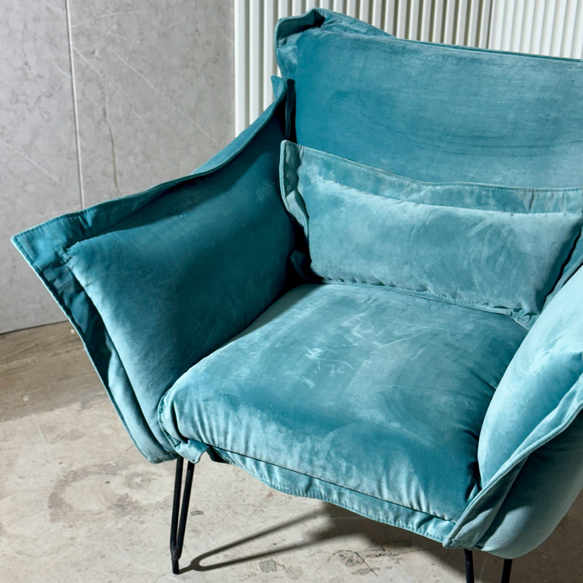 כורסא דגם דאצה בד קטיפה תכלת