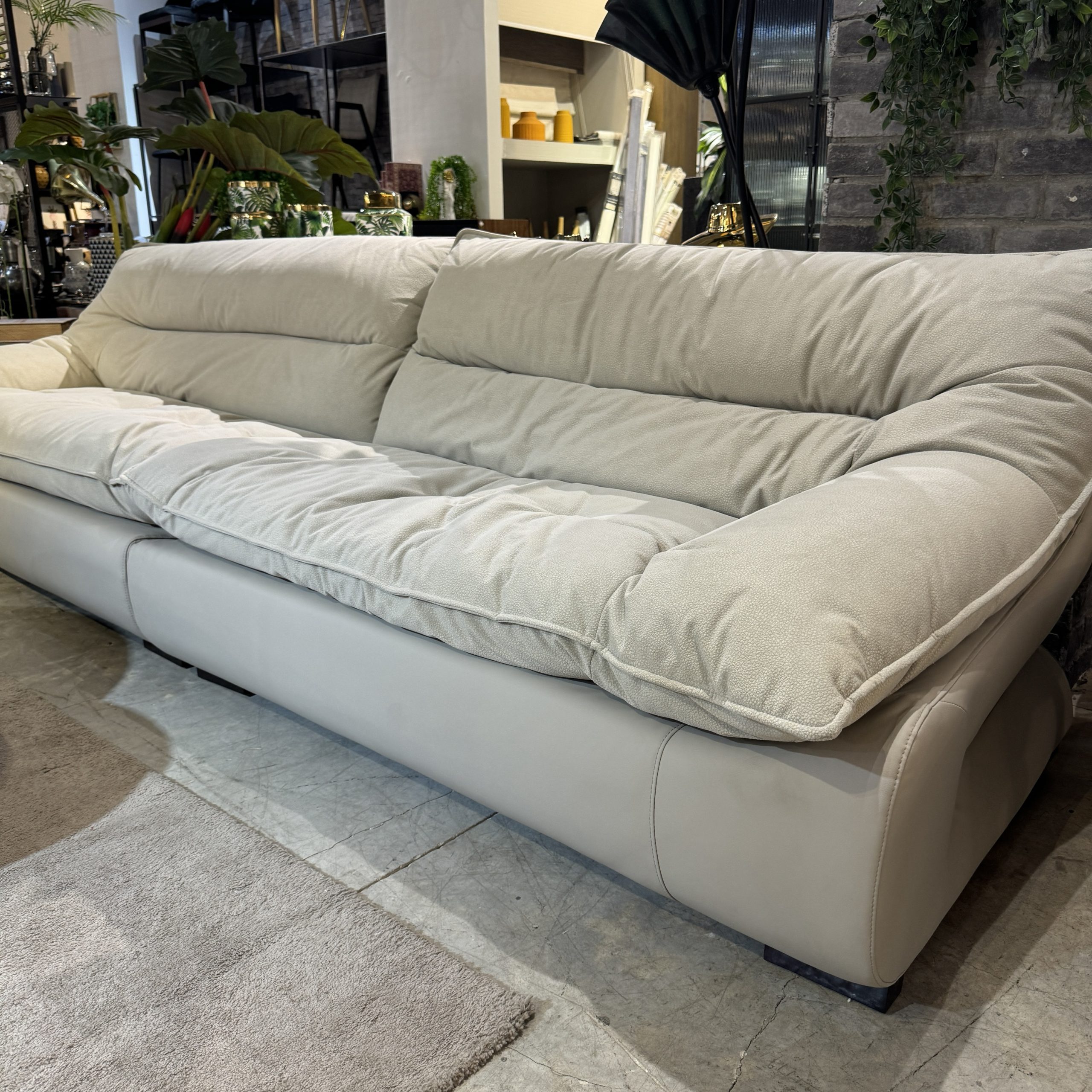 ספה מושב נוצות נשלף רפאלו בד משולב אבן בז 293 דגם סופיטל ספה מושב נוצות נשלף רפאלו בד משולב אבן בז 293 דגם סופיטל