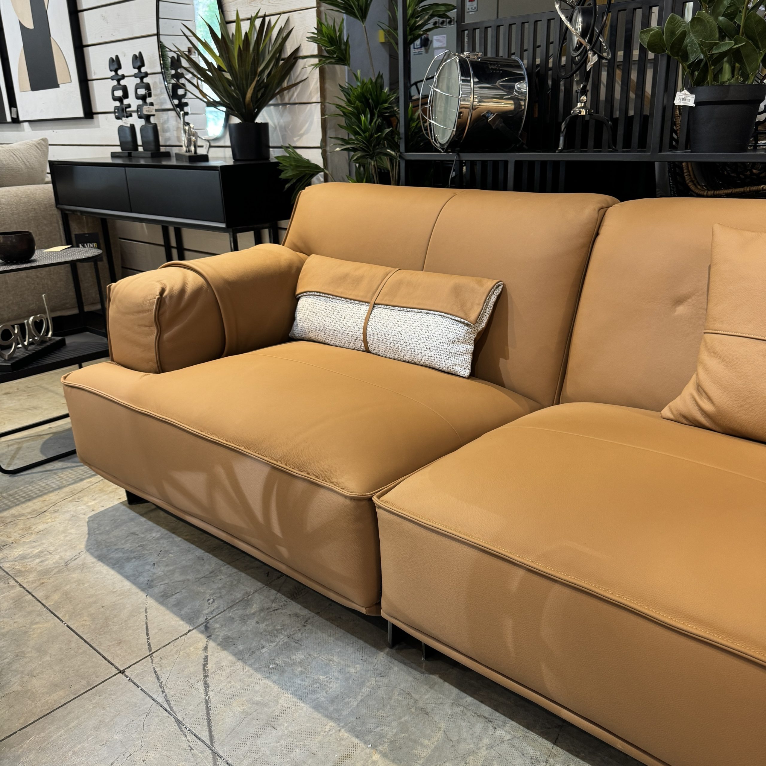 ספת עור מלא יוקרתית כאמל פוקט 292 דגם סופיטל ספת עור מלא יוקרתית כאמל פוקט 292 דגם סופיטל