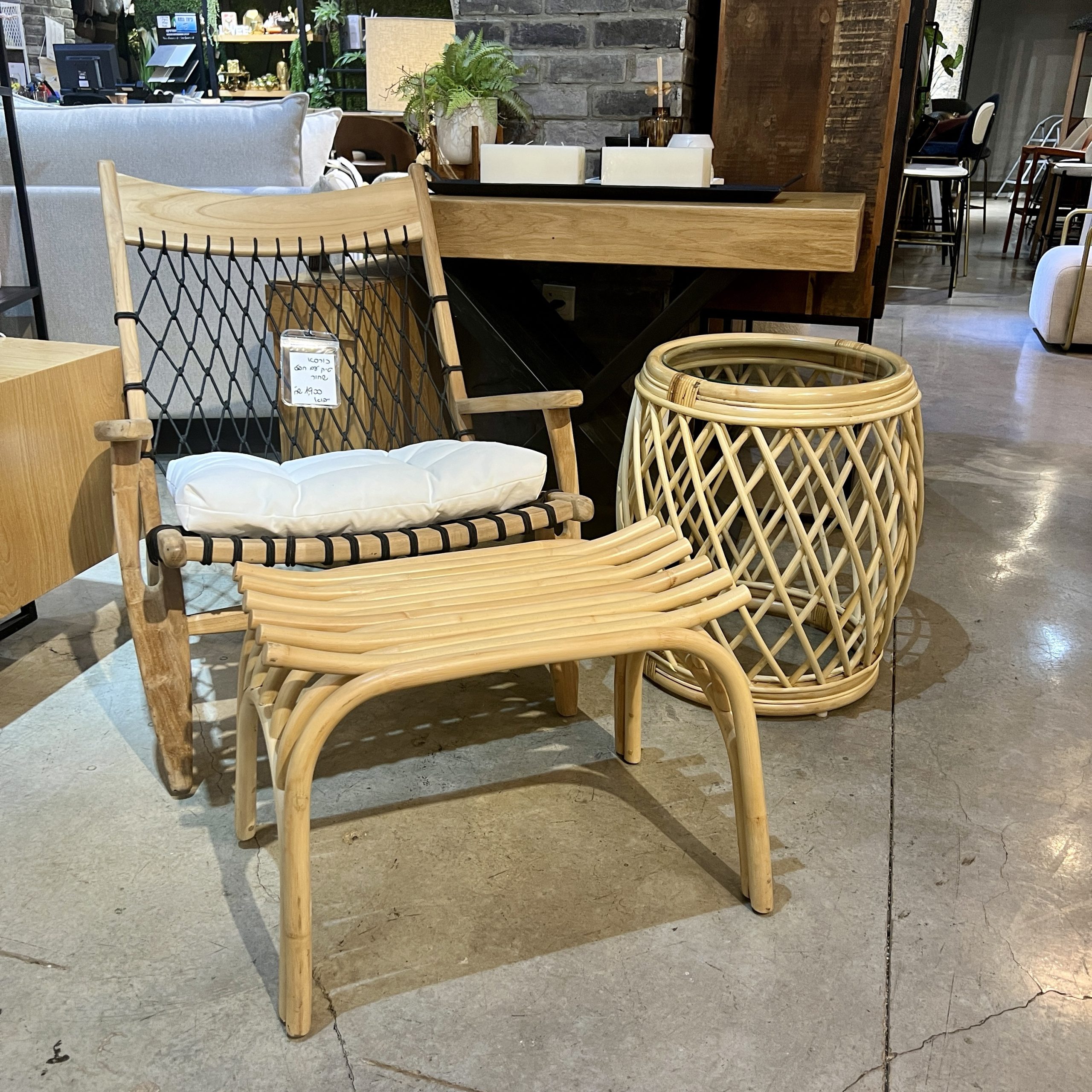 שולחן צד ראטן בוהו מלדיביים דגם בונטיים שולחן צד ראטן בוהו מלדיביים דגם בונטיים