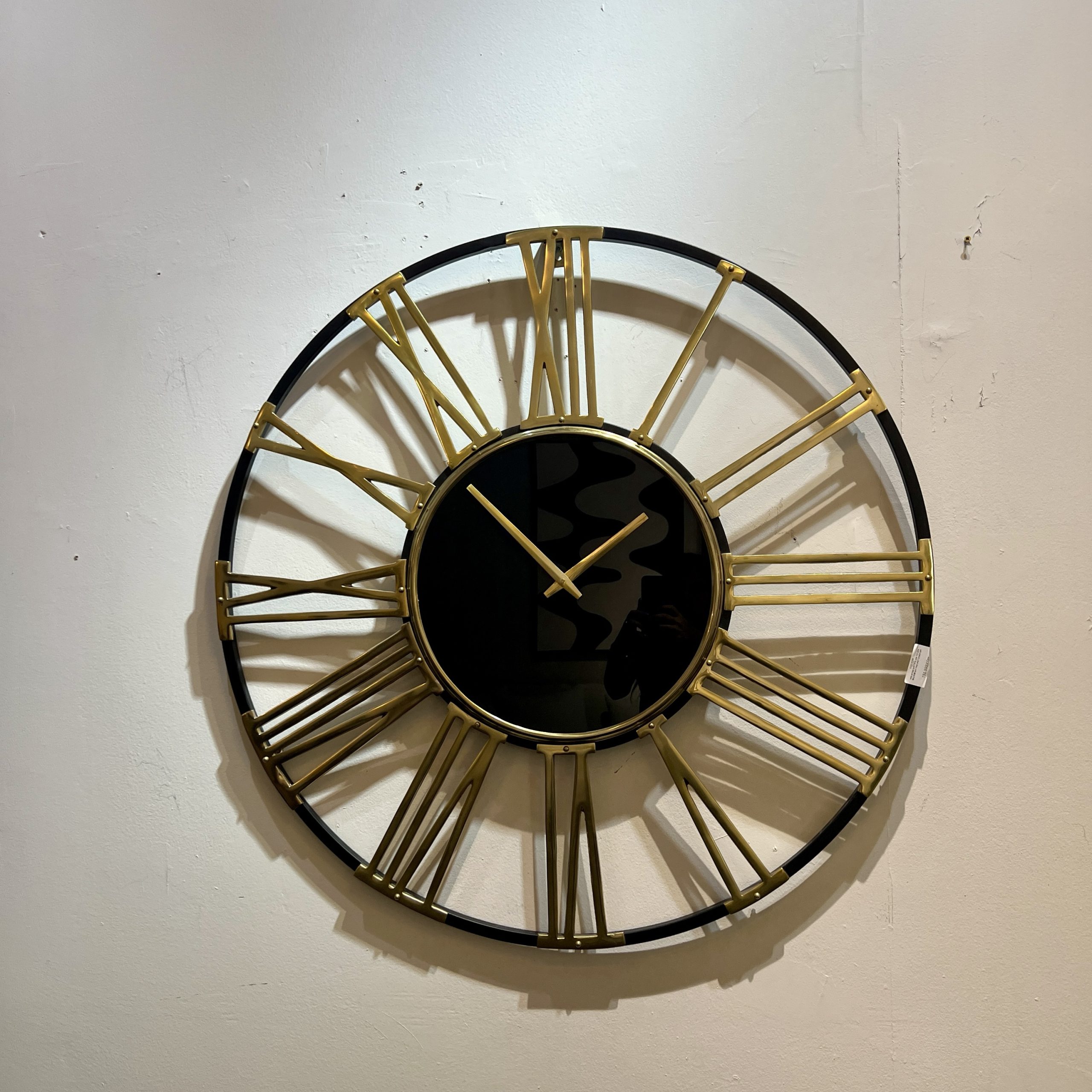 שעון קיר ענק שחור וזהב מבריק חלול דגם שאניב שעון קיר ענק שחור וזהב מבריק חלול דגם שאניב