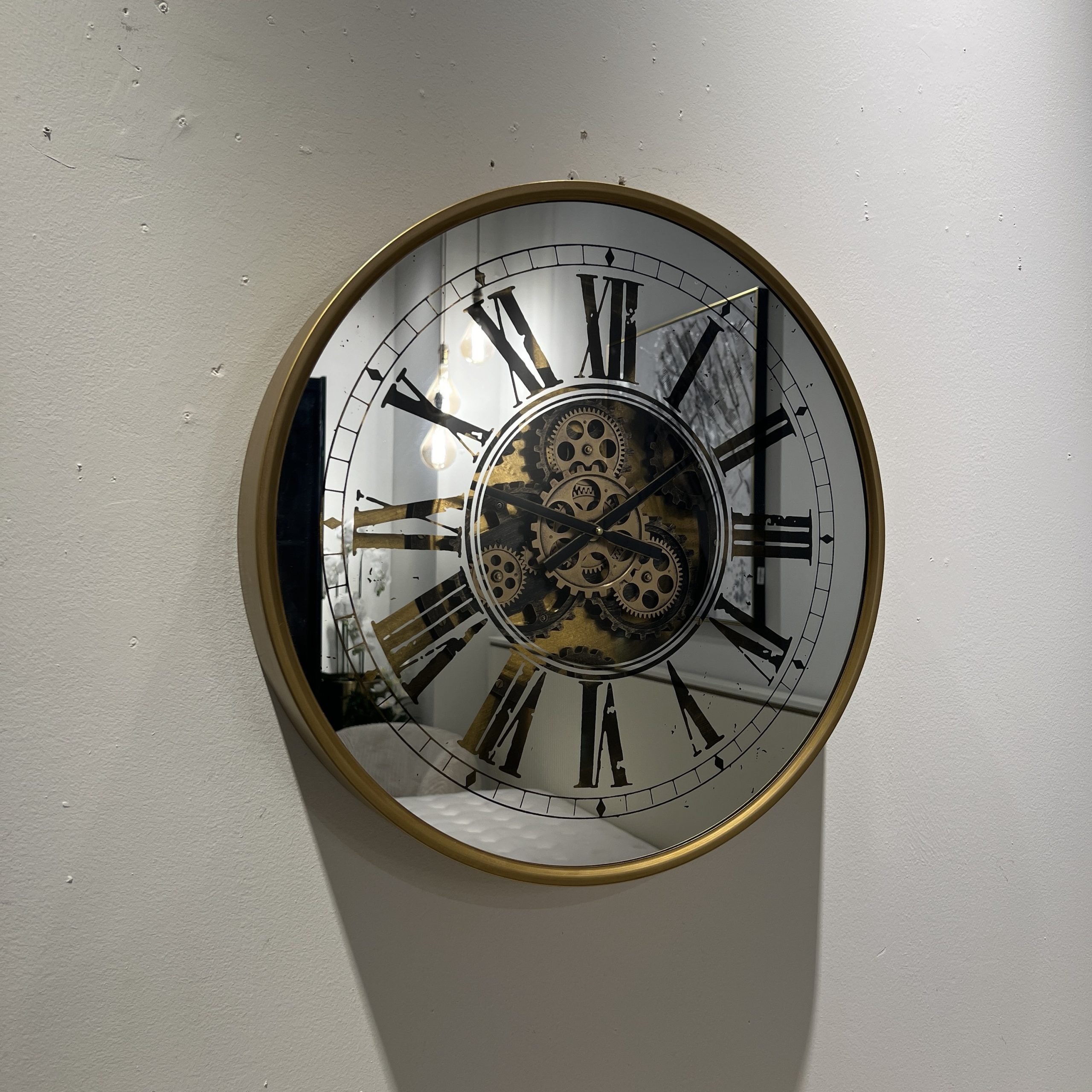 שעון מראה אפורה מסגרת זהב דגם איקו שעון מראה אפורה מסגרת זהב דגם איקו