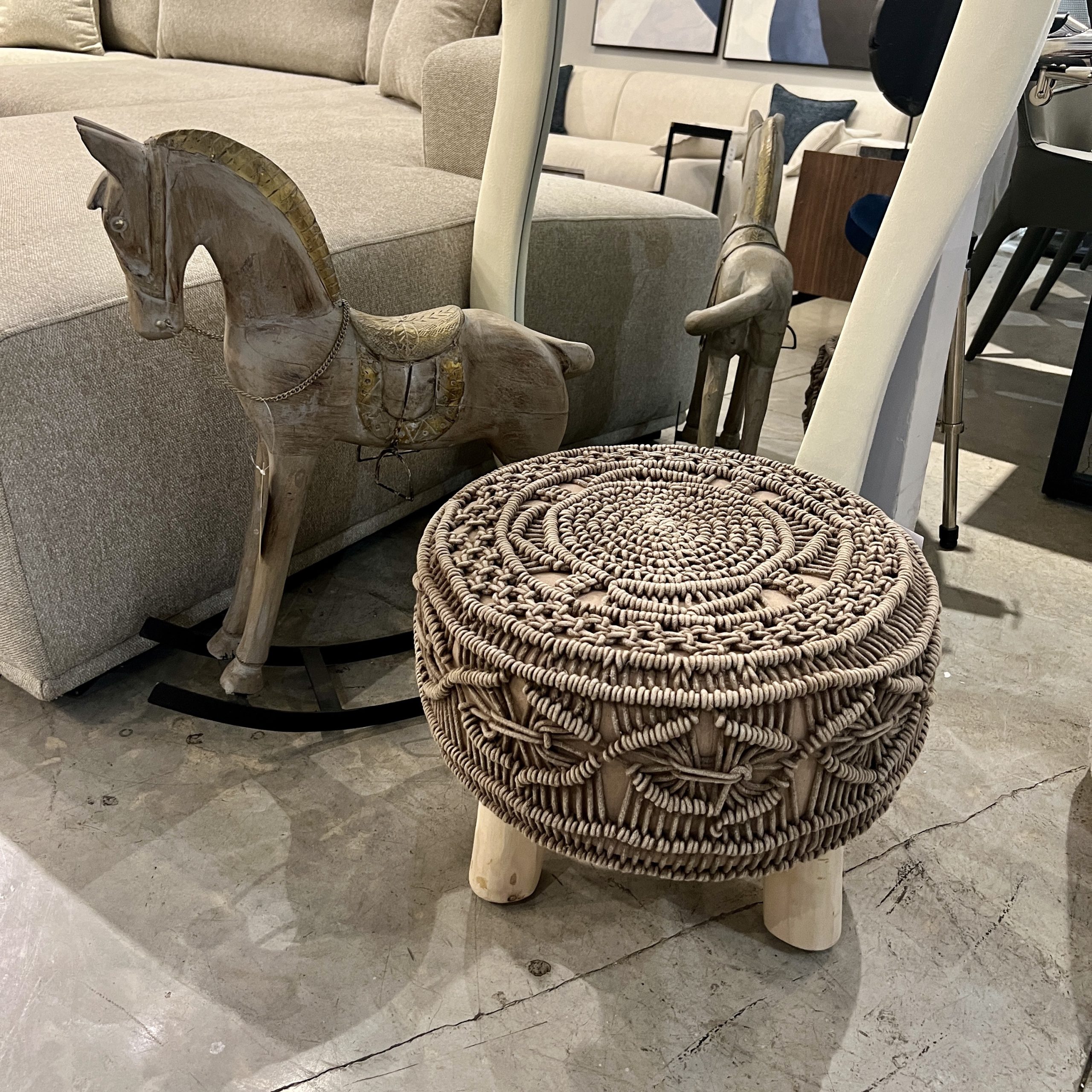 הדום עגול קטן מקרמה בוהו גוון אבן