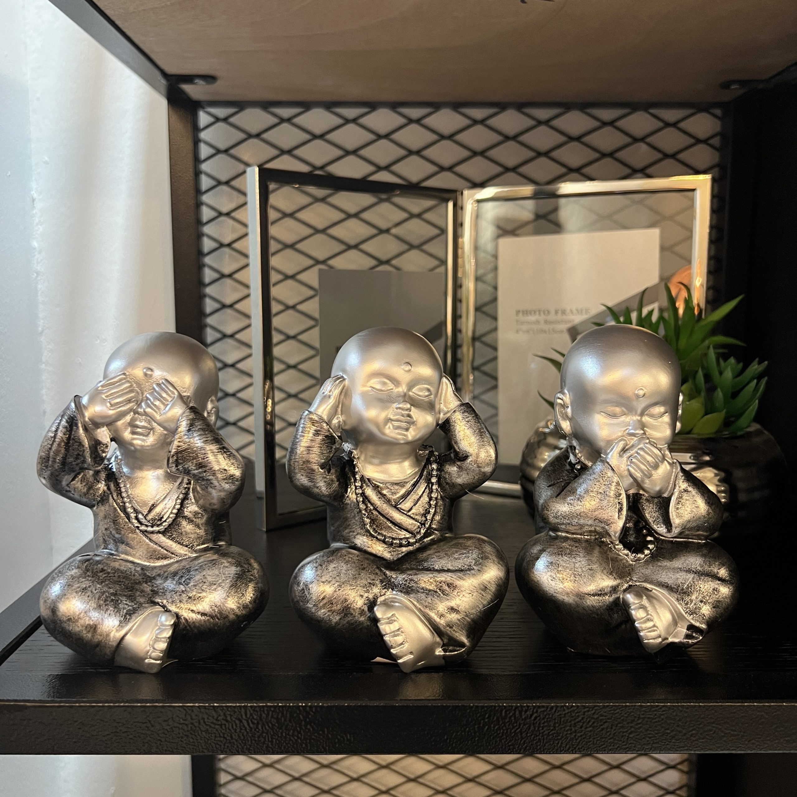 פסל בודהה ילד כסף קטן פסל בודהה ילד כסף קטן