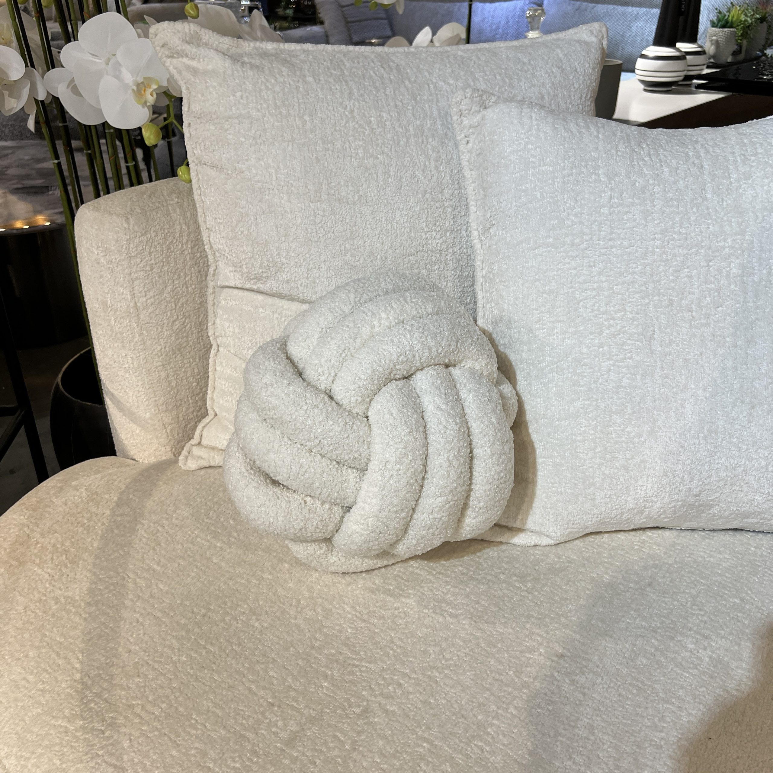 כרית כדור קלוע בוקלה שמנת דגם סופיטל כרית כדור קלוע בוקלה שמנת דגם סופיטל