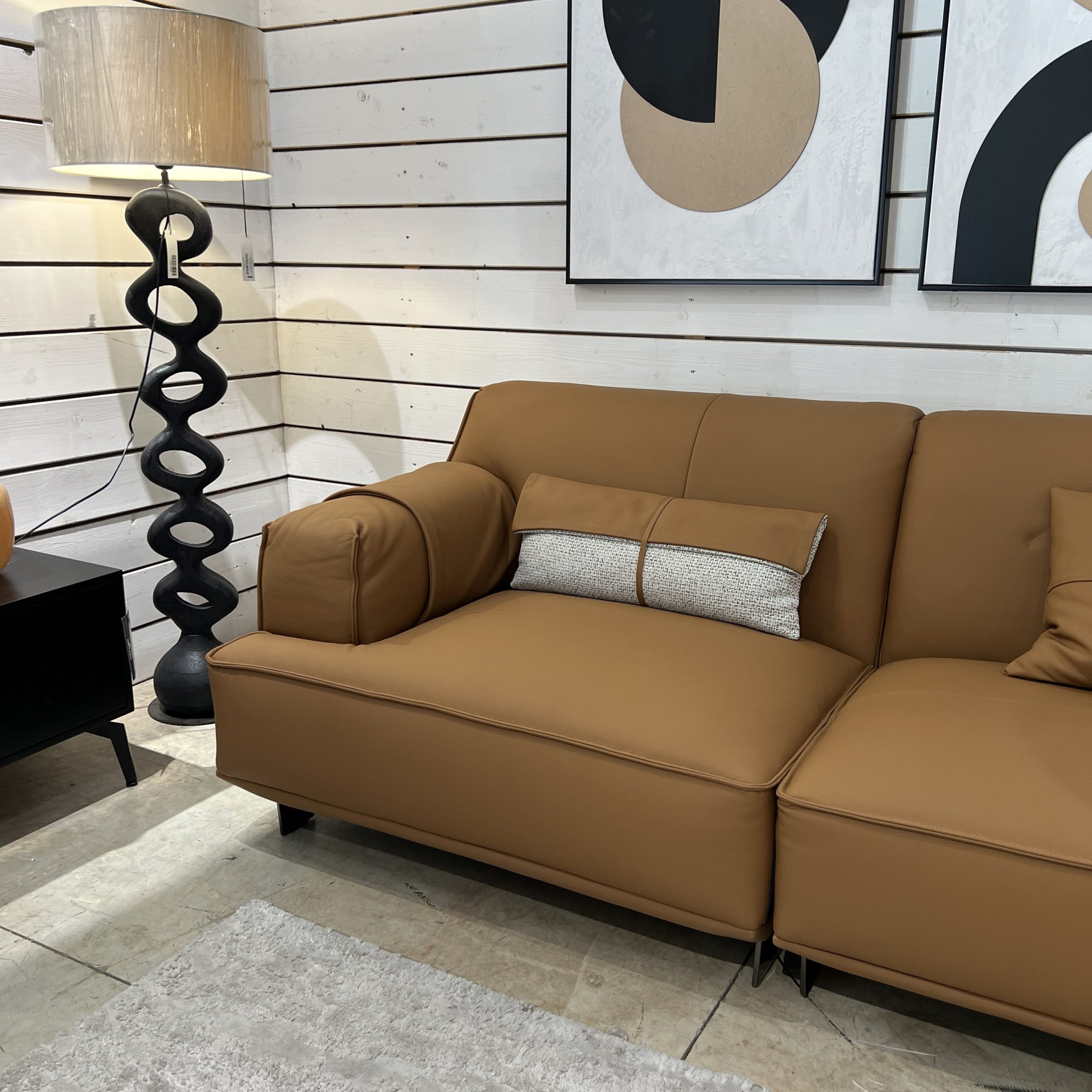 ספת עור מלא יוקרתית כאמל פוקט 292 דגם סופיטל ספת עור מלא יוקרתית כאמל פוקט 292 דגם סופיטל