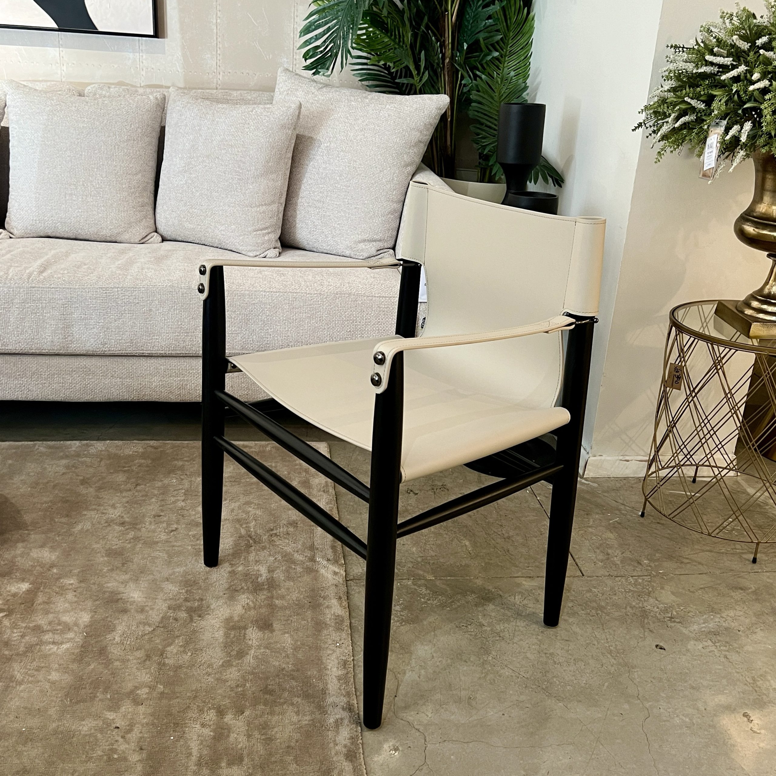 כיסא כורסא אלונסו עור אבן גוף שחור דגם סופיטל כיסא כורסא אלונסו עור אבן גוף שחור דגם סופיטל