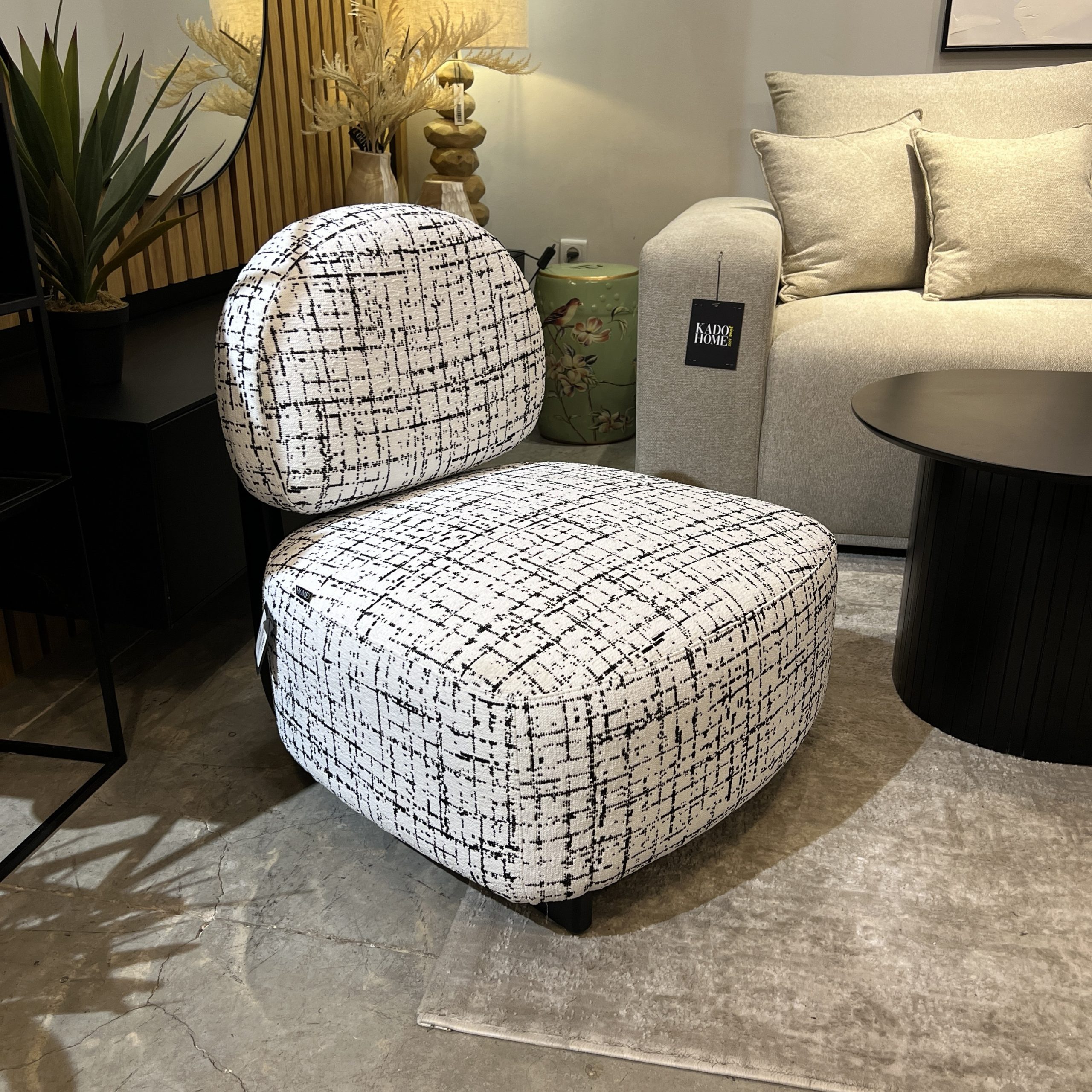 כורסא מעוצבת ניוד גריד שמנת שחור דגם סופיטל כורסא מעוצבת ניוד גריד שמנת שחור דגם סופיטל