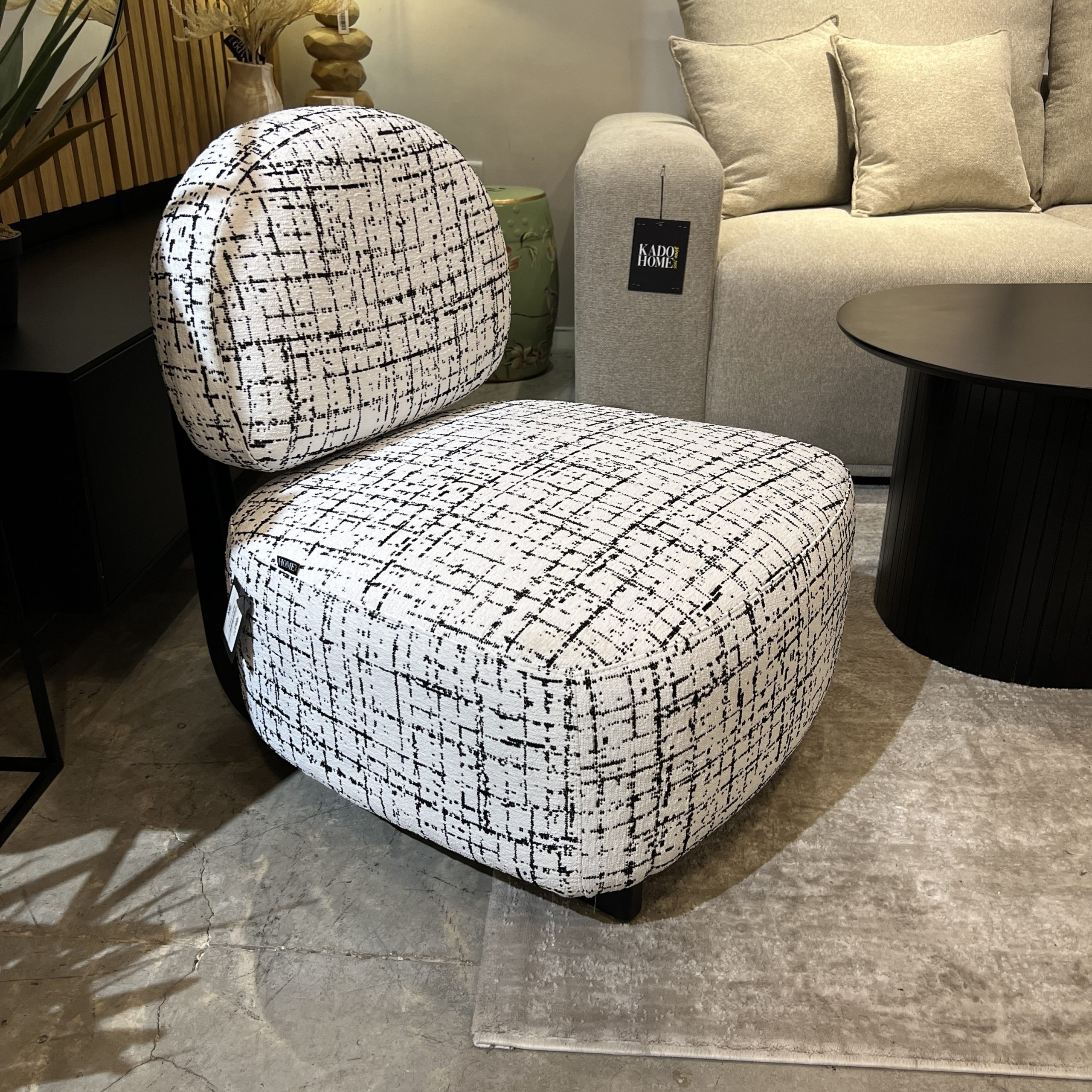 כורסא מעוצבת ניוד גריד שמנת שחור דגם סופיטל כורסא מעוצבת ניוד גריד שמנת שחור דגם סופיטל