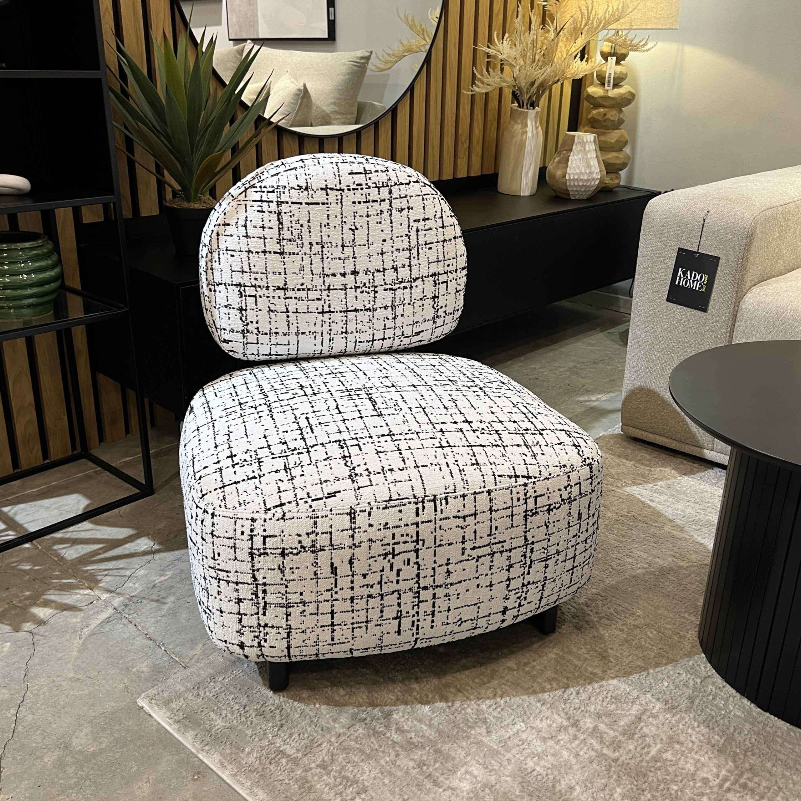 כורסא מעוצבת ניוד גריד שמנת שחור דגם סופיטל כורסא מעוצבת ניוד גריד שמנת שחור דגם סופיטל