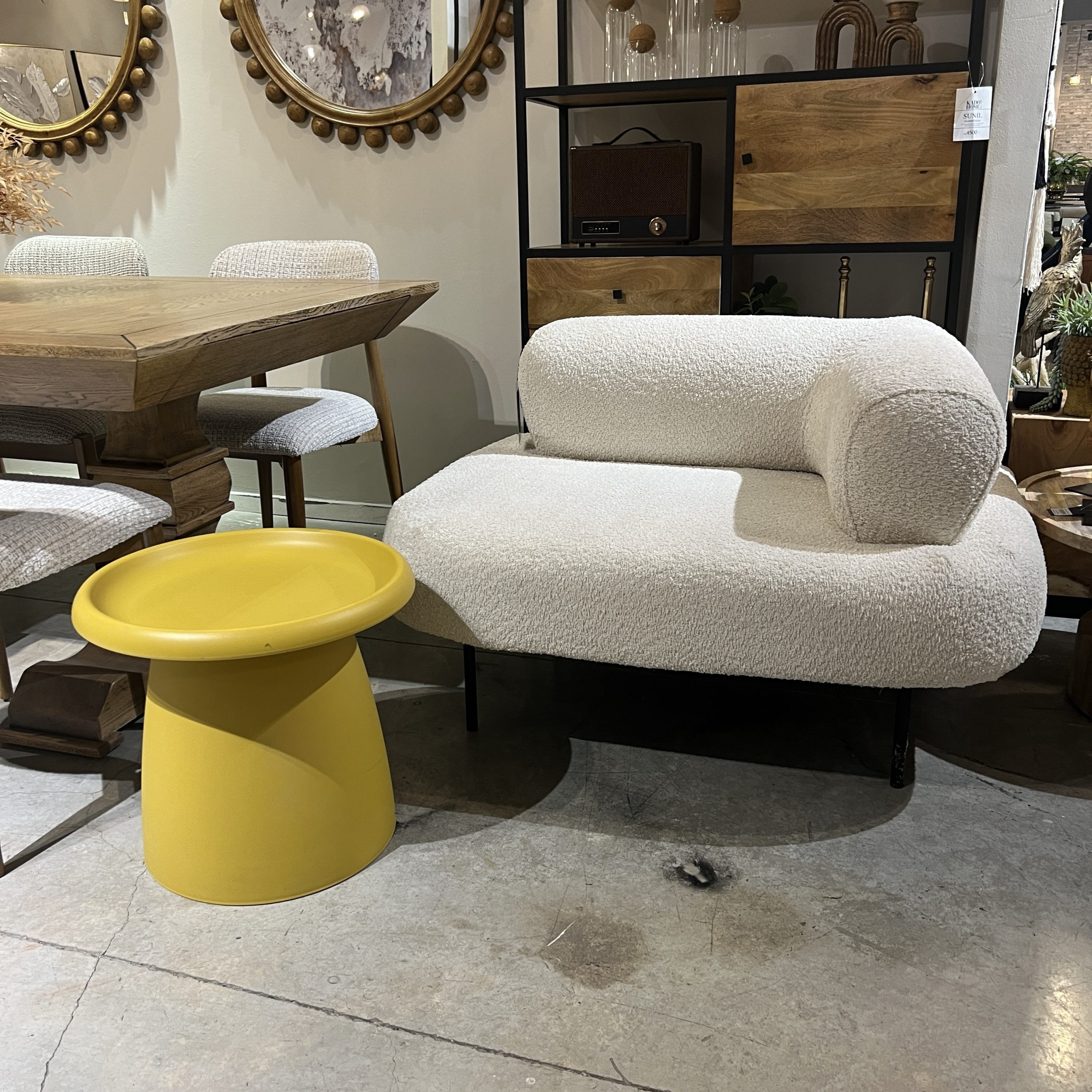 שולחן צד נורמן חרדל שולחן צד נורמן חרדל