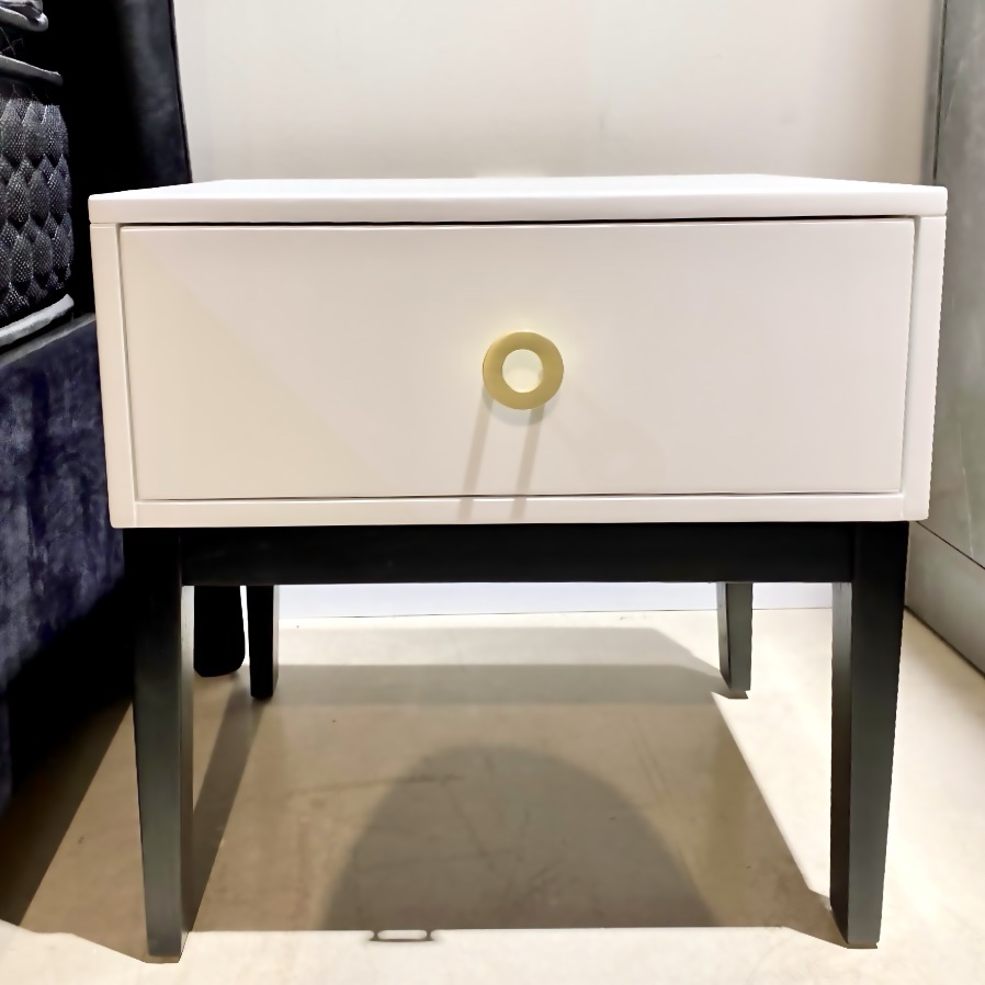 שידת צד ורסאצ׳ה ידית זהב עגולה שידת צד ורסאצ׳ה ידית זהב עגולה