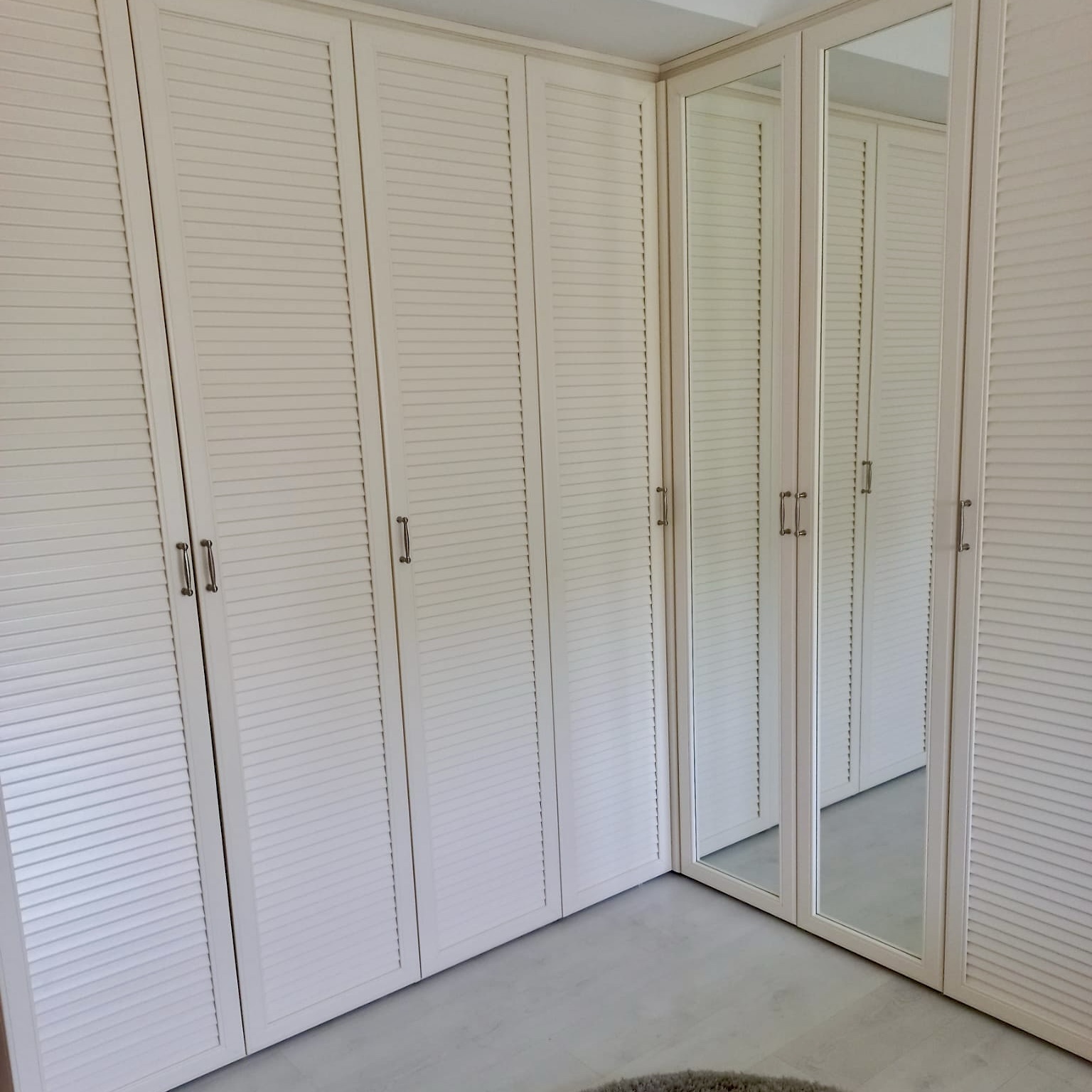 ארון דלתות דגם תריס ארון דלתות דגם תריס