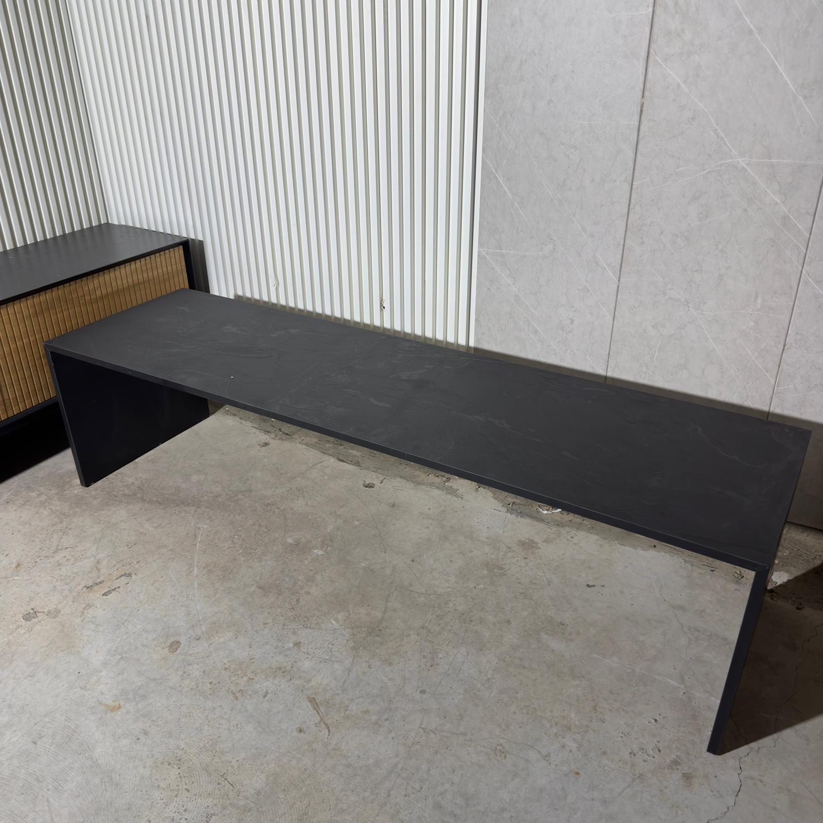 שולחן סלון שחור שליכט שאטו