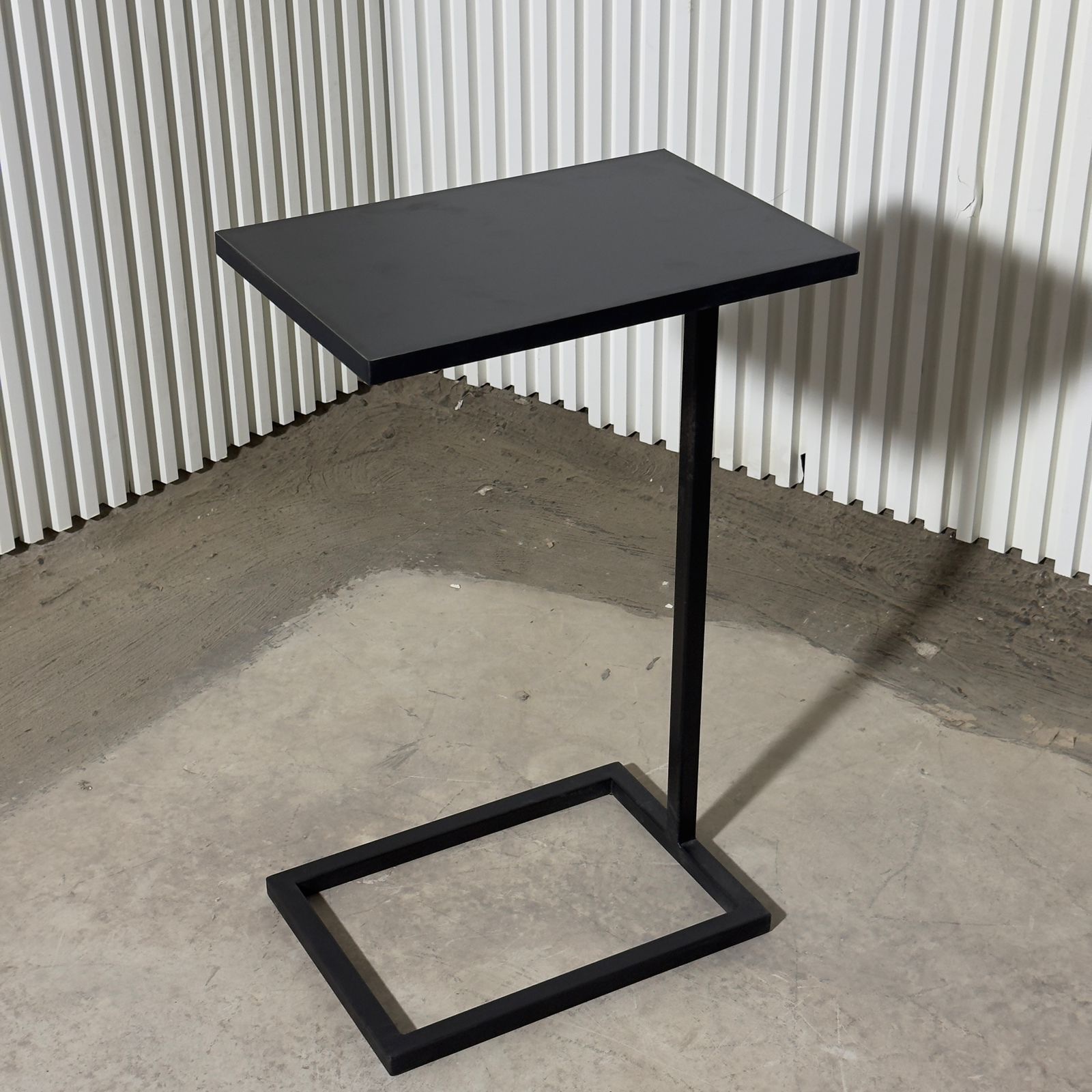 נשכן מתכת שחור דגם מוריאל נשכן מתכת שחור דגם מוריאל