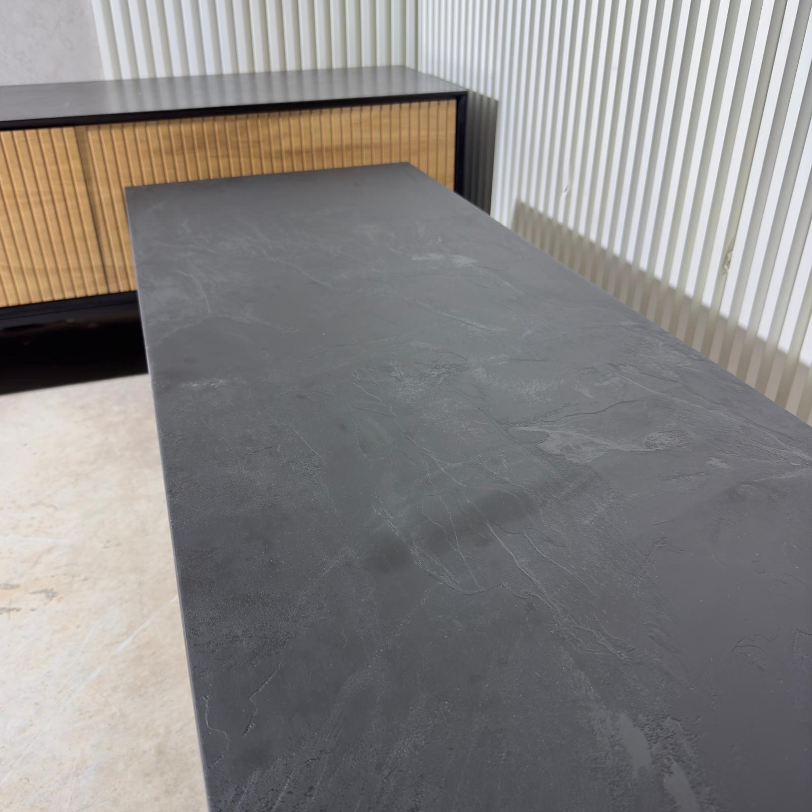 שולחן סלון שחור שליכט שאטו