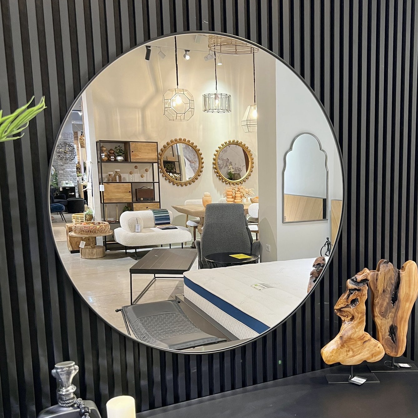 מראה עגולה מסגרת ברזל שחור קוטר 100 דגם איקו מראה עגולה מסגרת ברזל שחור קוטר 100 דגם איקו