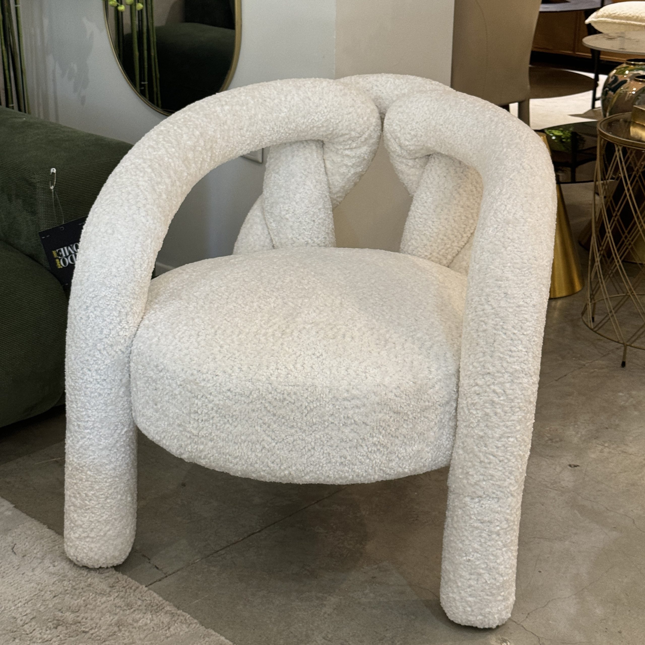 כורסא מודרנית קשר בד בוקלה שמנת דגם סופיטל כורסא מודרנית קשר בד בוקלה שמנת דגם סופיטל