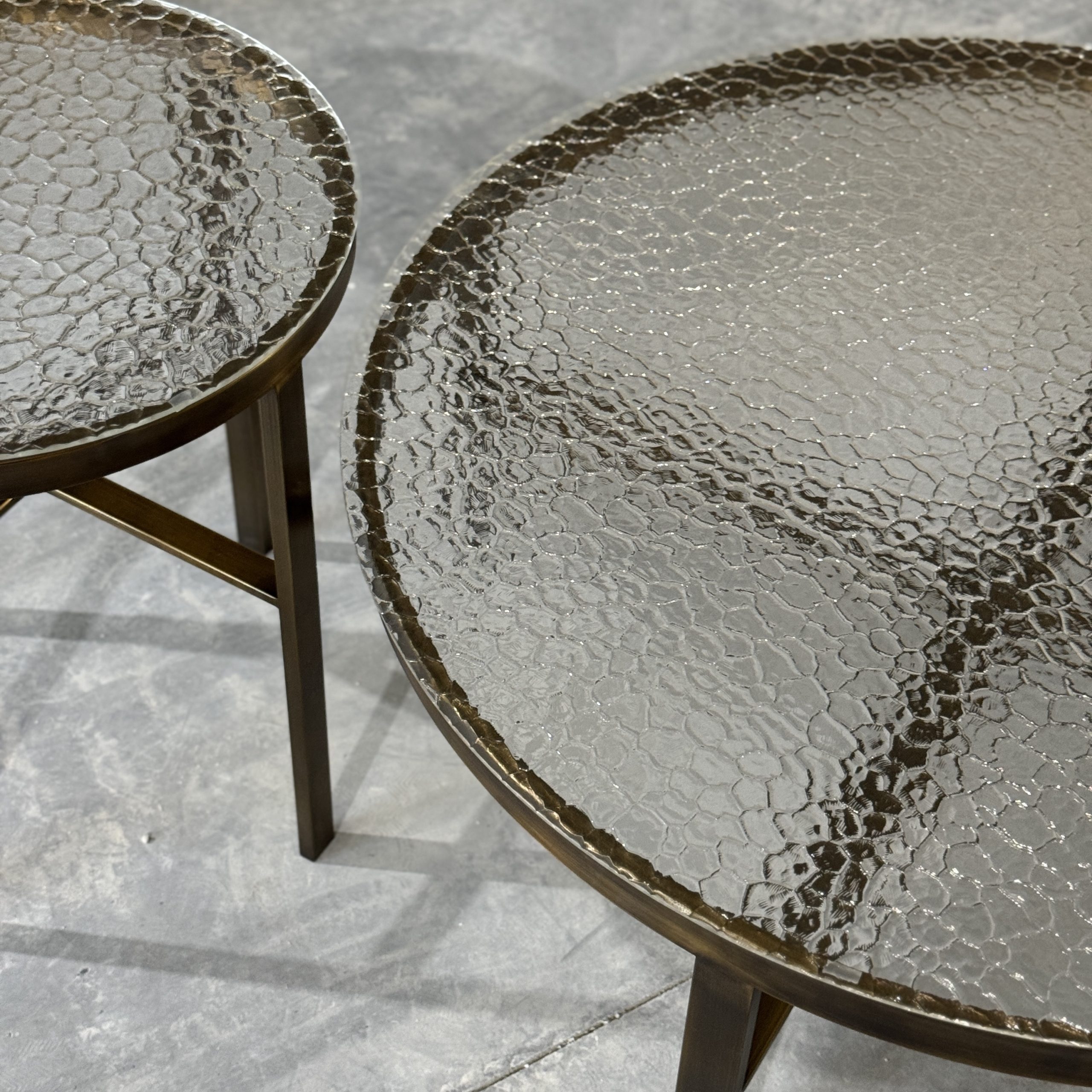 סט שולחנות סלון עגולים זהב זכוכית ריקועים דגם סלינה photo number 8