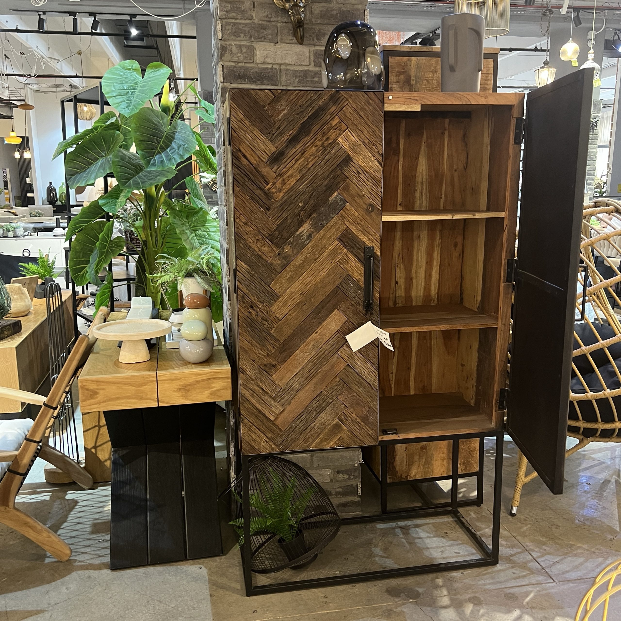 קומודה עץ מלא פישבונד דגם רוי קומודה עץ מלא פישבונד דגם רוי