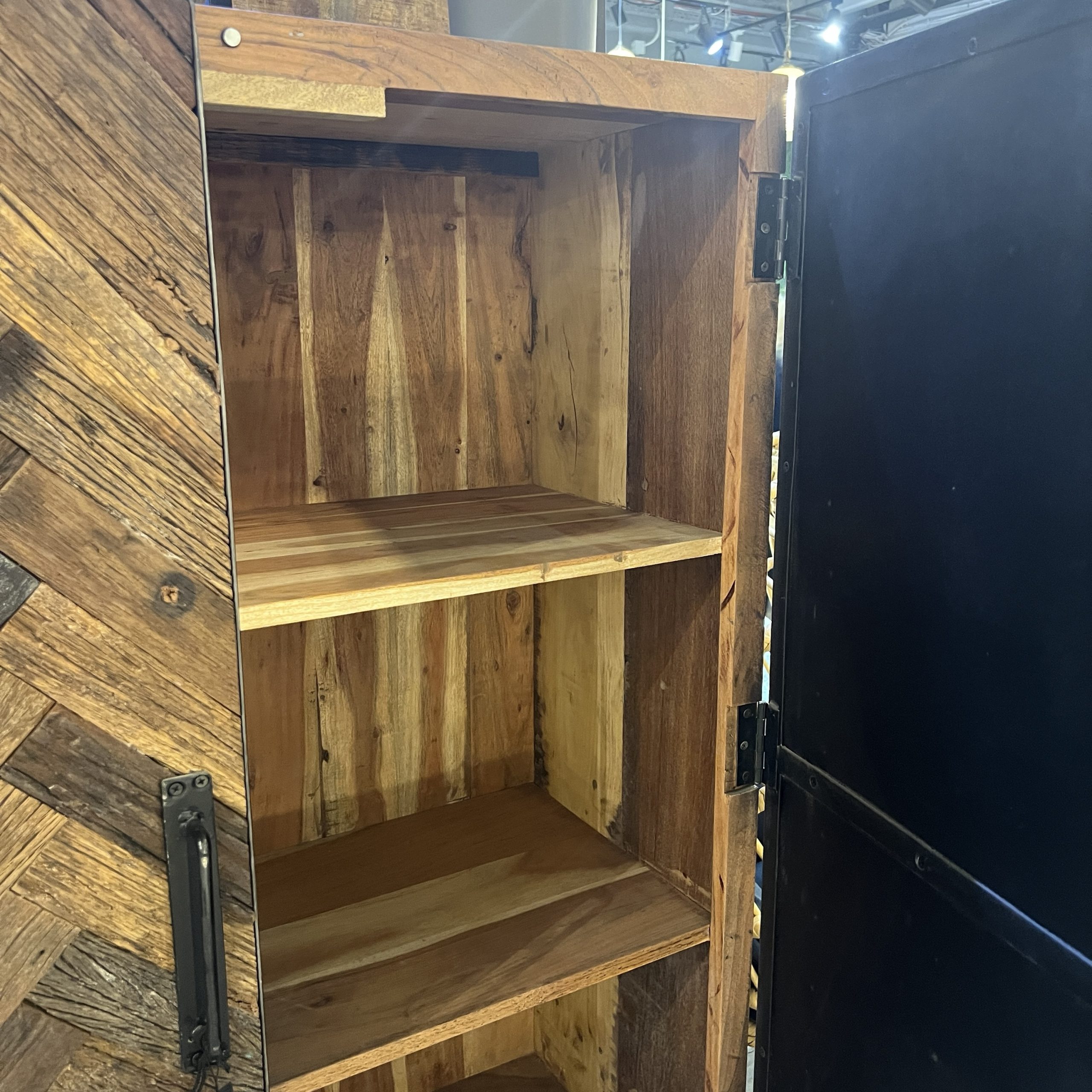 קומודה עץ מלא פישבונד דגם רוי קומודה עץ מלא פישבונד דגם רוי