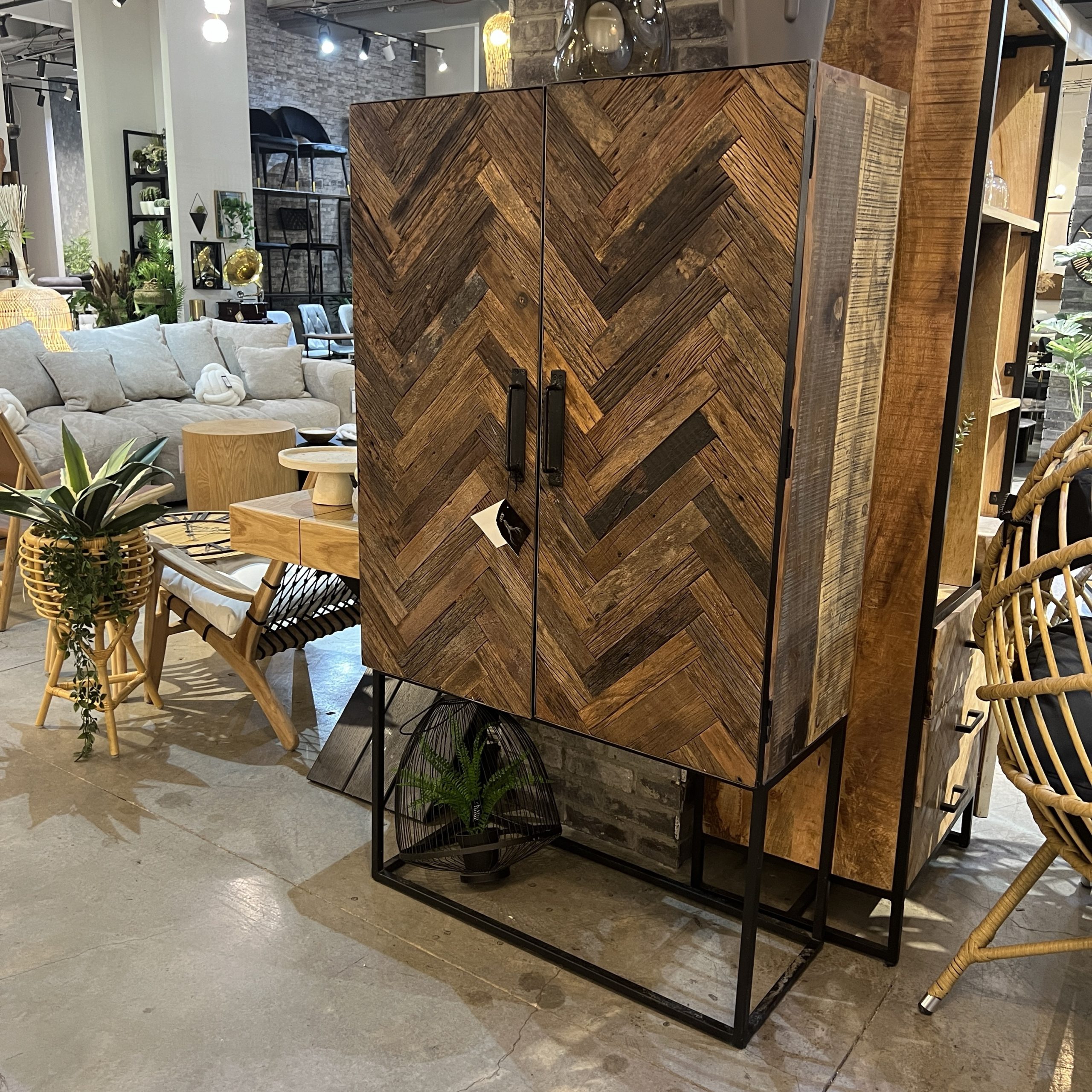 קומודה עץ מלא פישבונד דגם רוי קומודה עץ מלא פישבונד דגם רוי