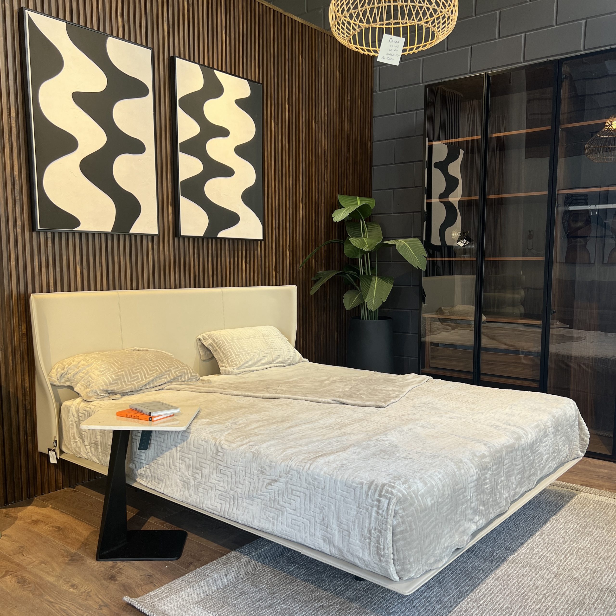 מיטה מונטנגרו עור אבן דגם סופיטל מיטה מונטנגרו עור אבן דגם סופיטל