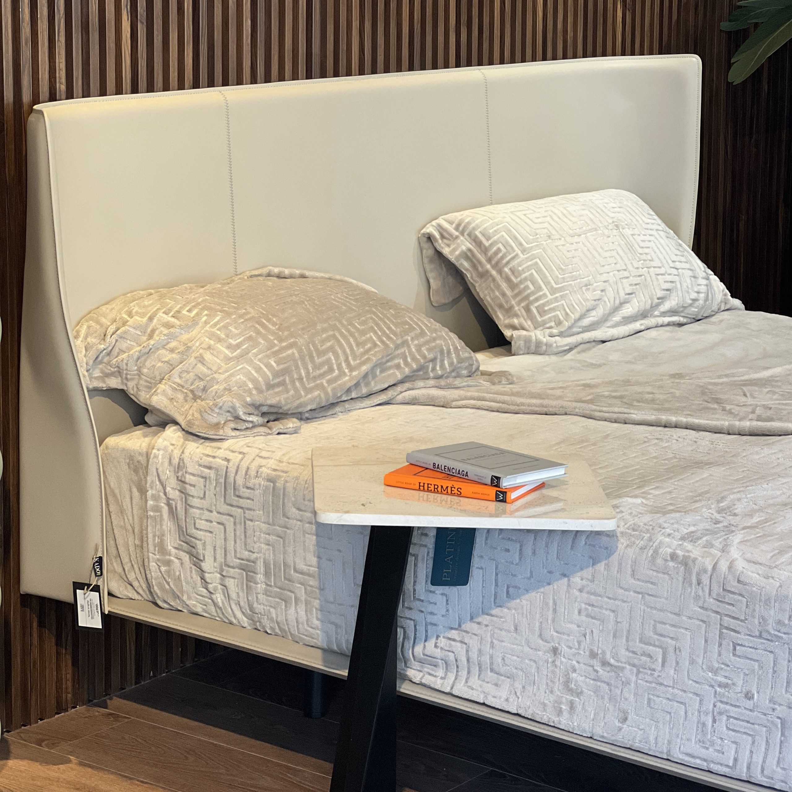 מיטה מונטנגרו עור אבן דגם סופיטל מיטה מונטנגרו עור אבן דגם סופיטל