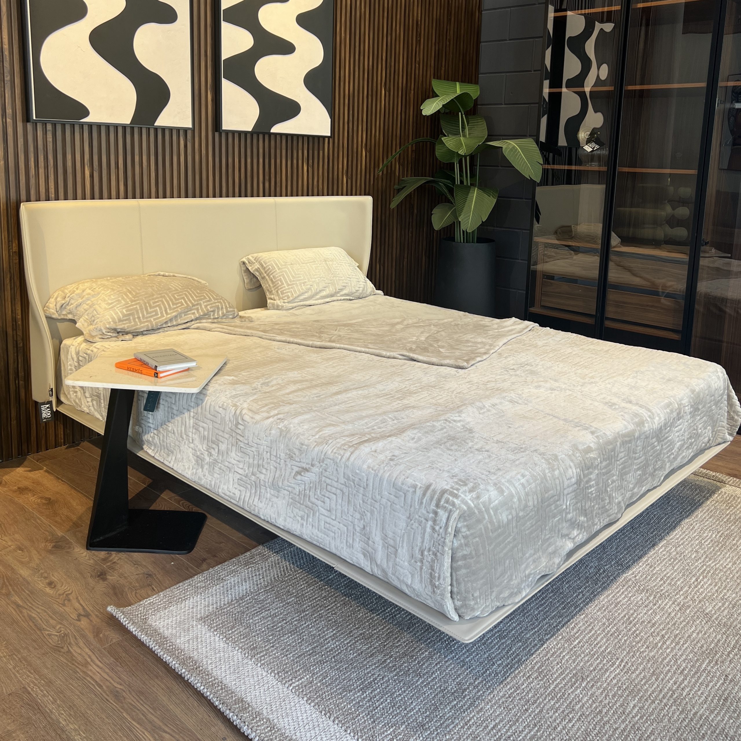 מיטה מונטנגרו עור אבן דגם סופיטל מיטה מונטנגרו עור אבן דגם סופיטל