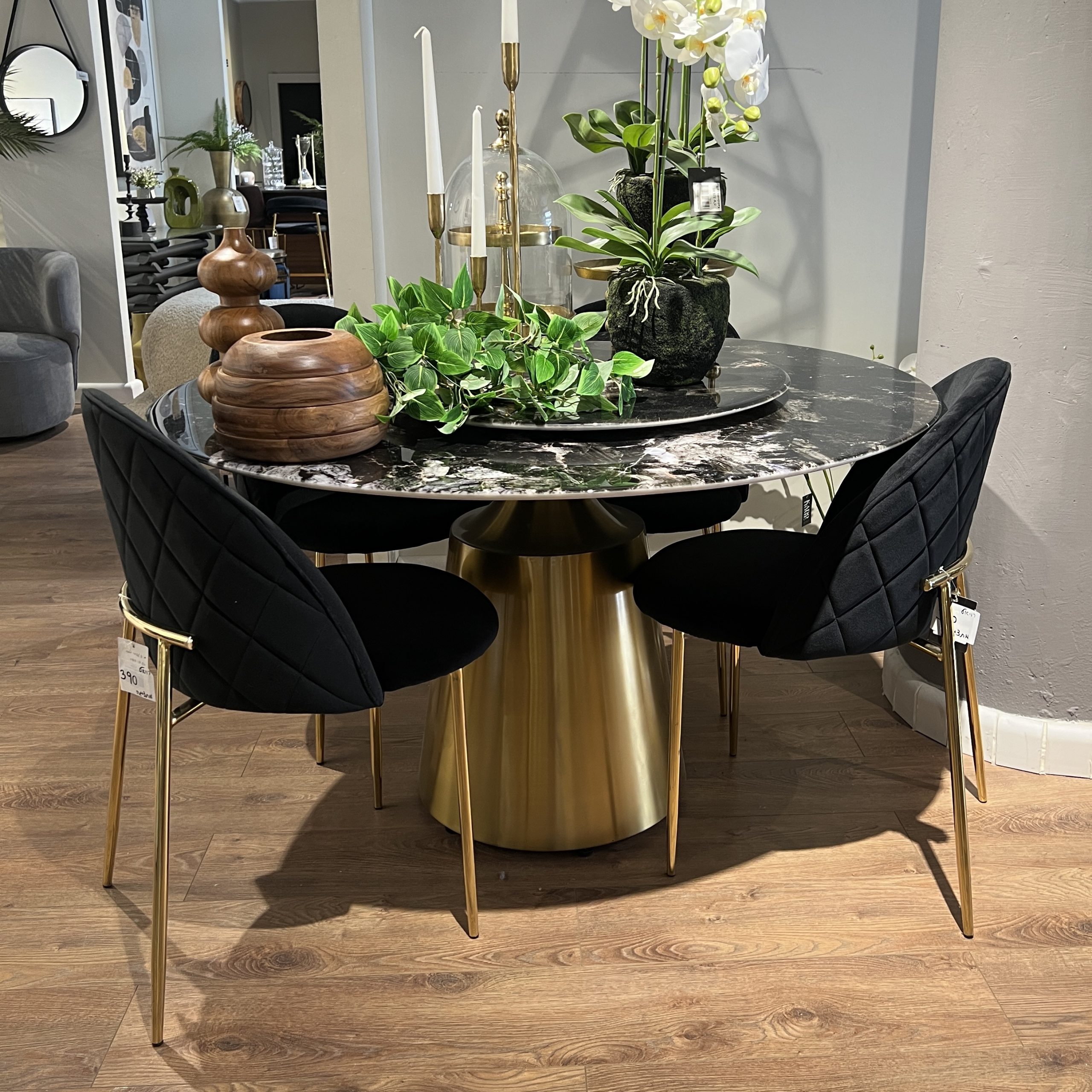 שולחן אוכל עגול מרבל שחור אפור רגל זהב דגם קימי קוטר 130 שולחן אוכל עגול מרבל שחור אפור רגל זהב דגם קימי קוטר 130