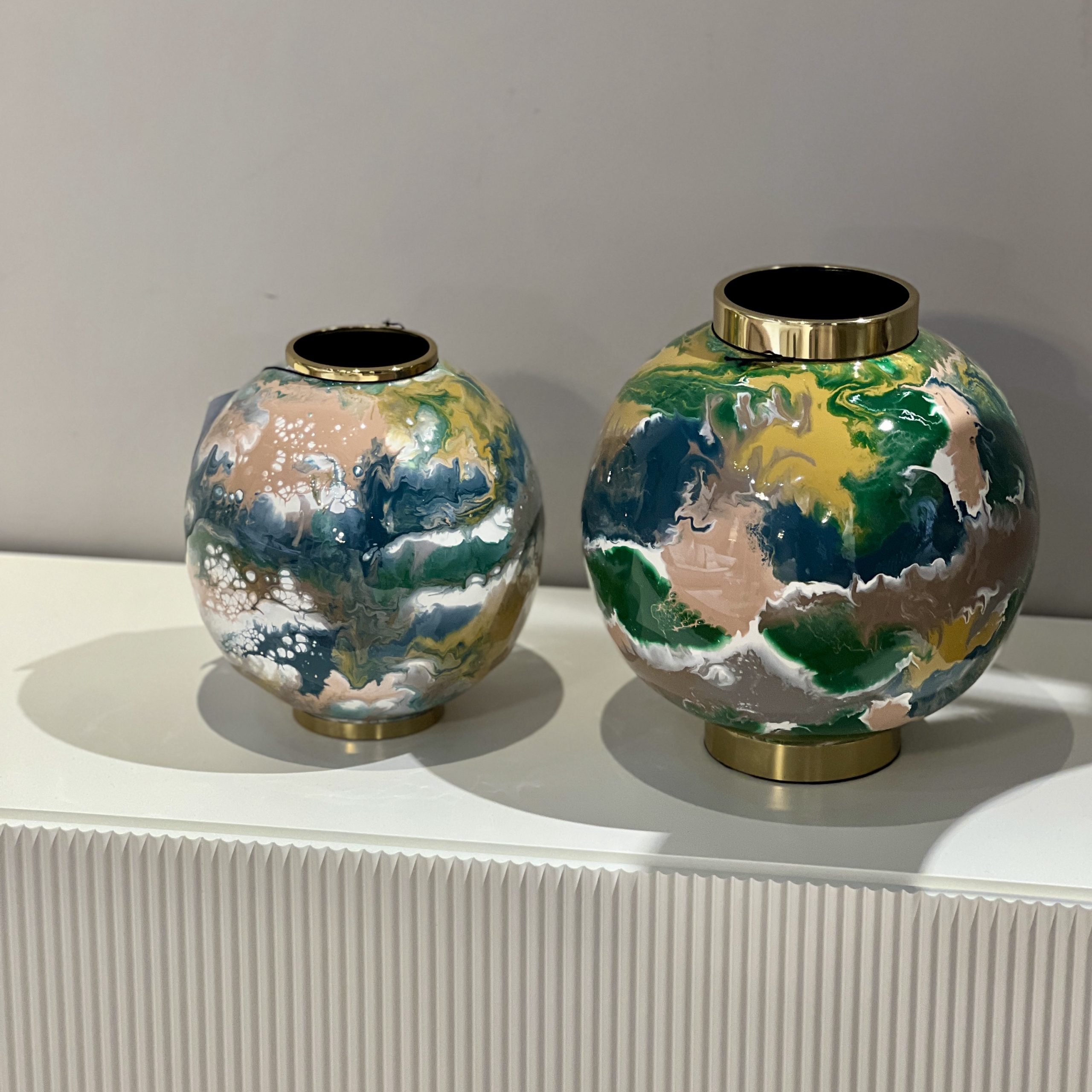 כד עגול מתכת צבעוני דגם ראבי כד עגול מתכת צבעוני דגם ראבי