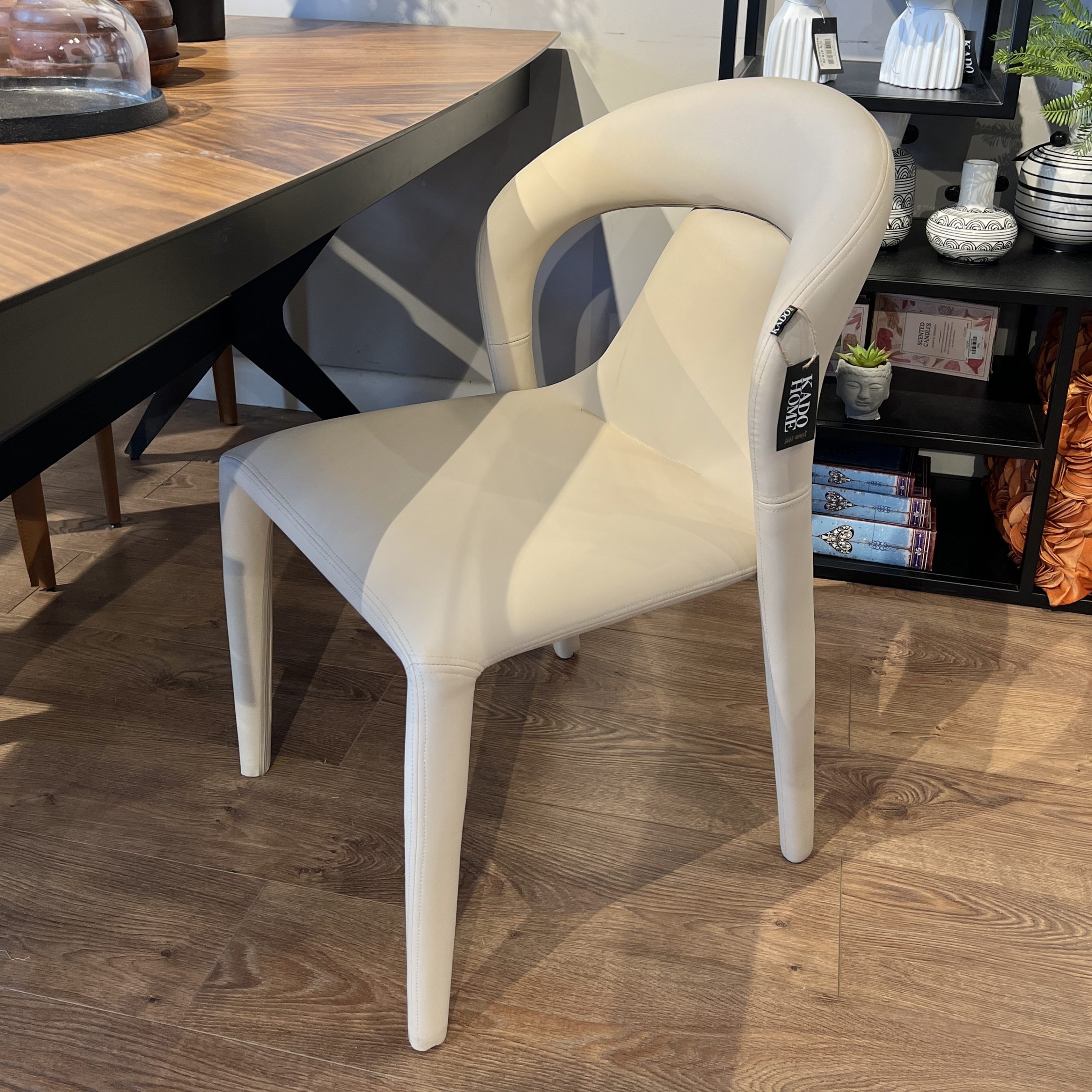 כיסא פומפיי בטון סטון דגם סופיטל כיסא פומפיי בטון סטון דגם סופיטל