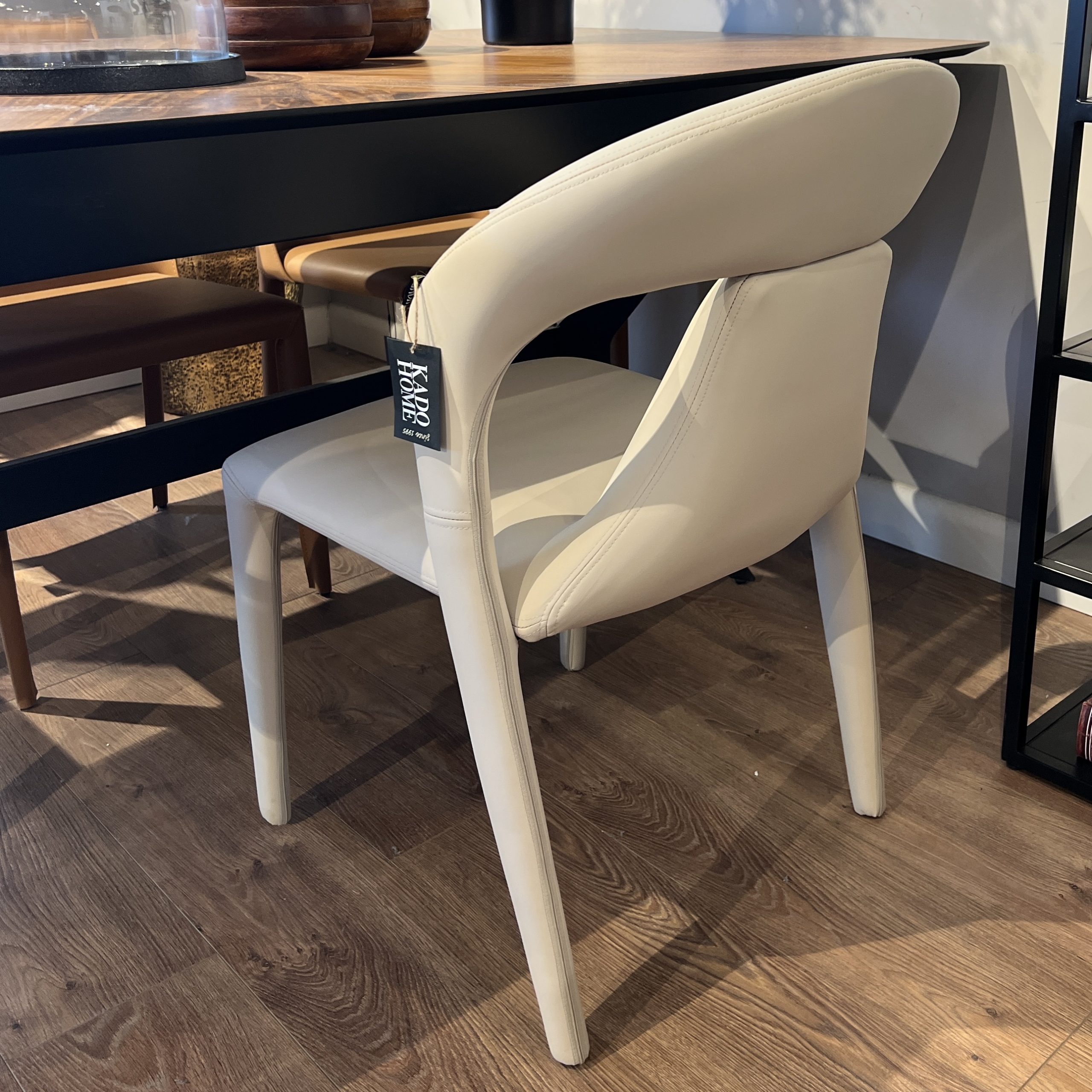 כיסא פומפיי בטון סטון דגם סופיטל כיסא פומפיי בטון סטון דגם סופיטל