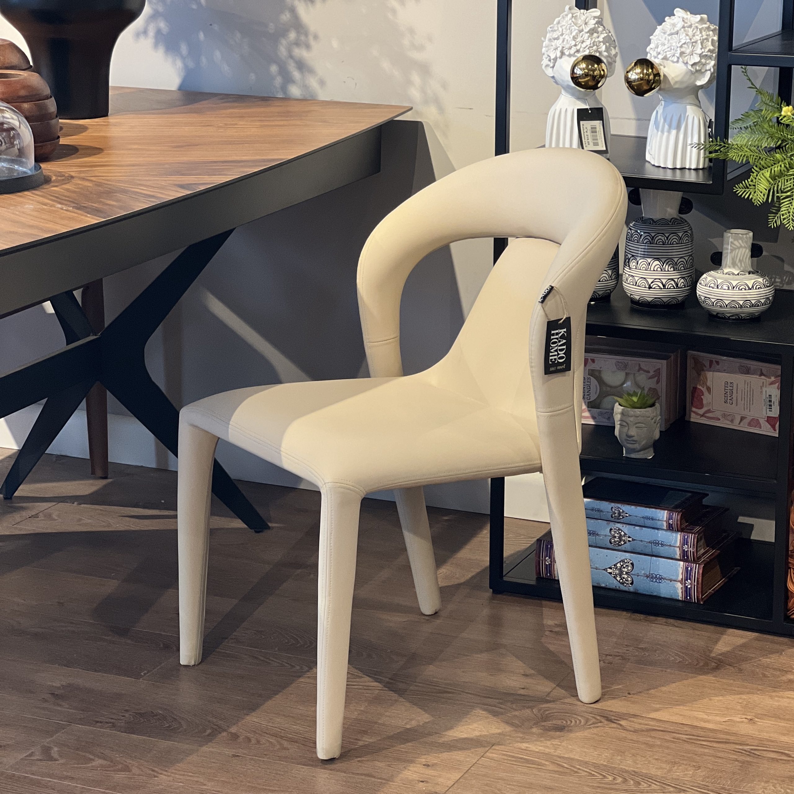 כיסא פומפיי בטון סטון דגם סופיטל כיסא פומפיי בטון סטון דגם סופיטל